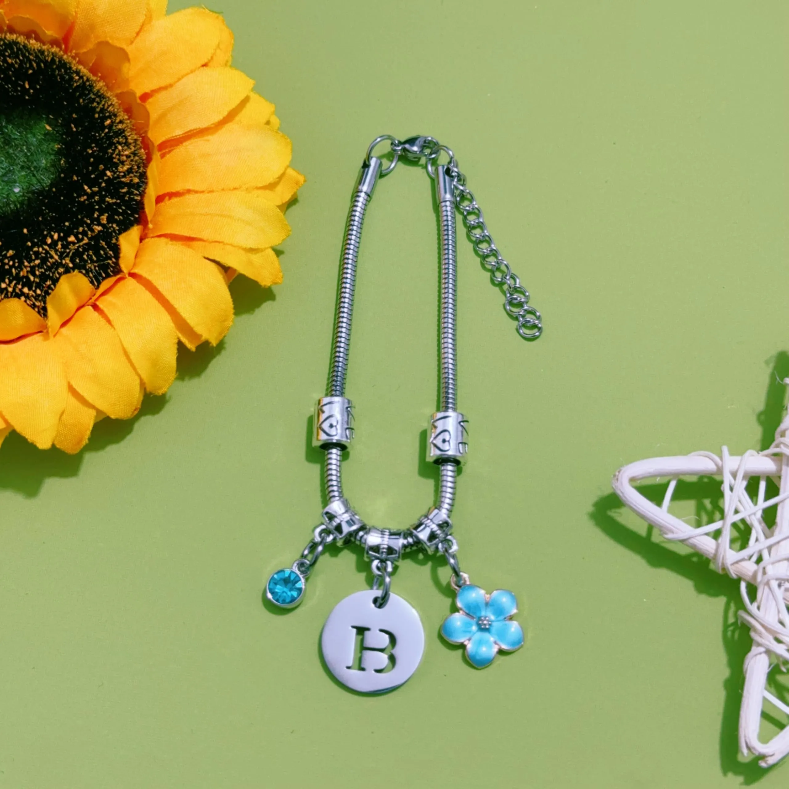 ZYMGUO Bracciale con Iniziale A-Z in Acciaio Inossidabile Colore Argento - immagine 3