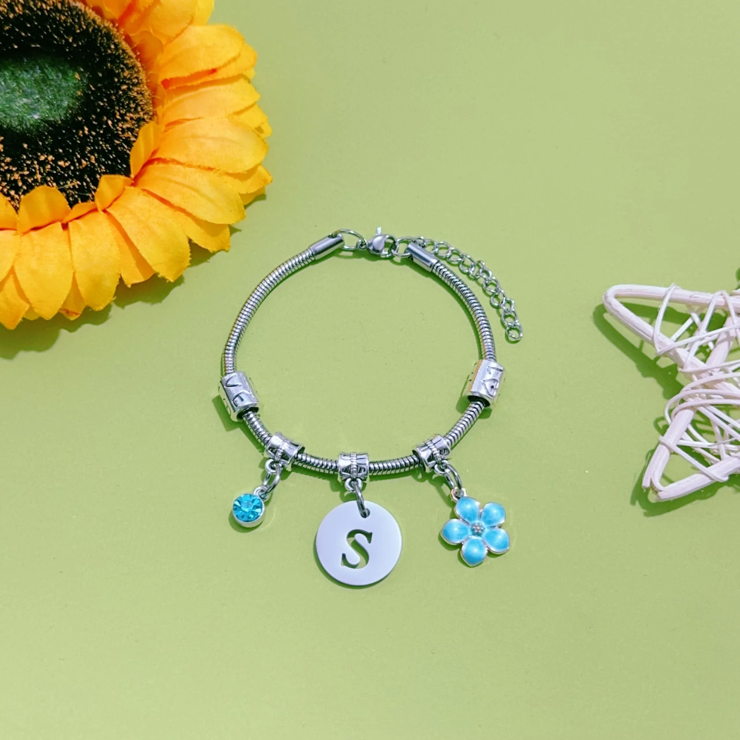 ZYMGUO Bracciale con Iniziale A-Z in Acciaio Inossidabile Colore Argento (S) - immagine 2