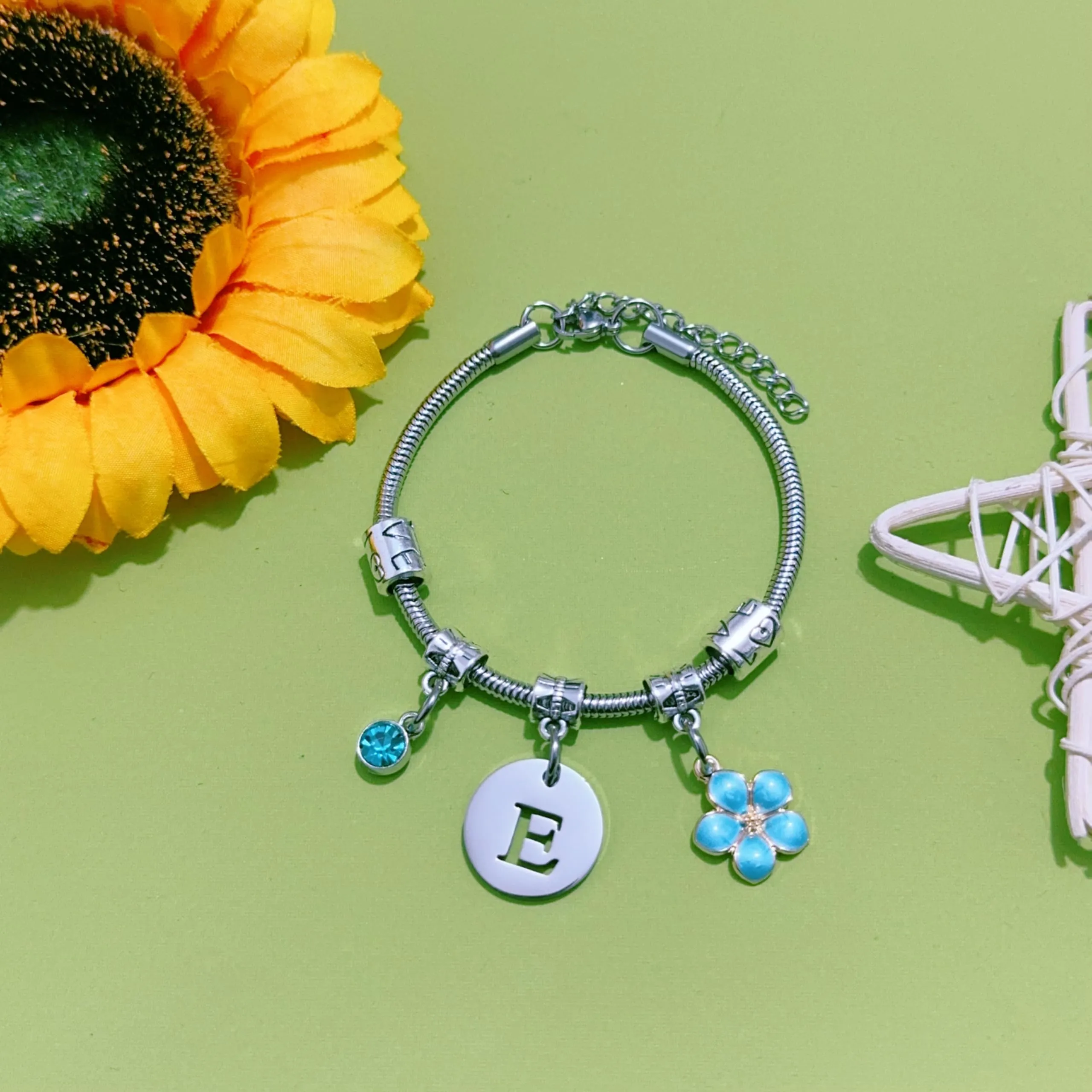 ZYMGUO Bracciale con Iniziale Lettera E, Acciaio Inossidabile Colore Argento - immagine 2