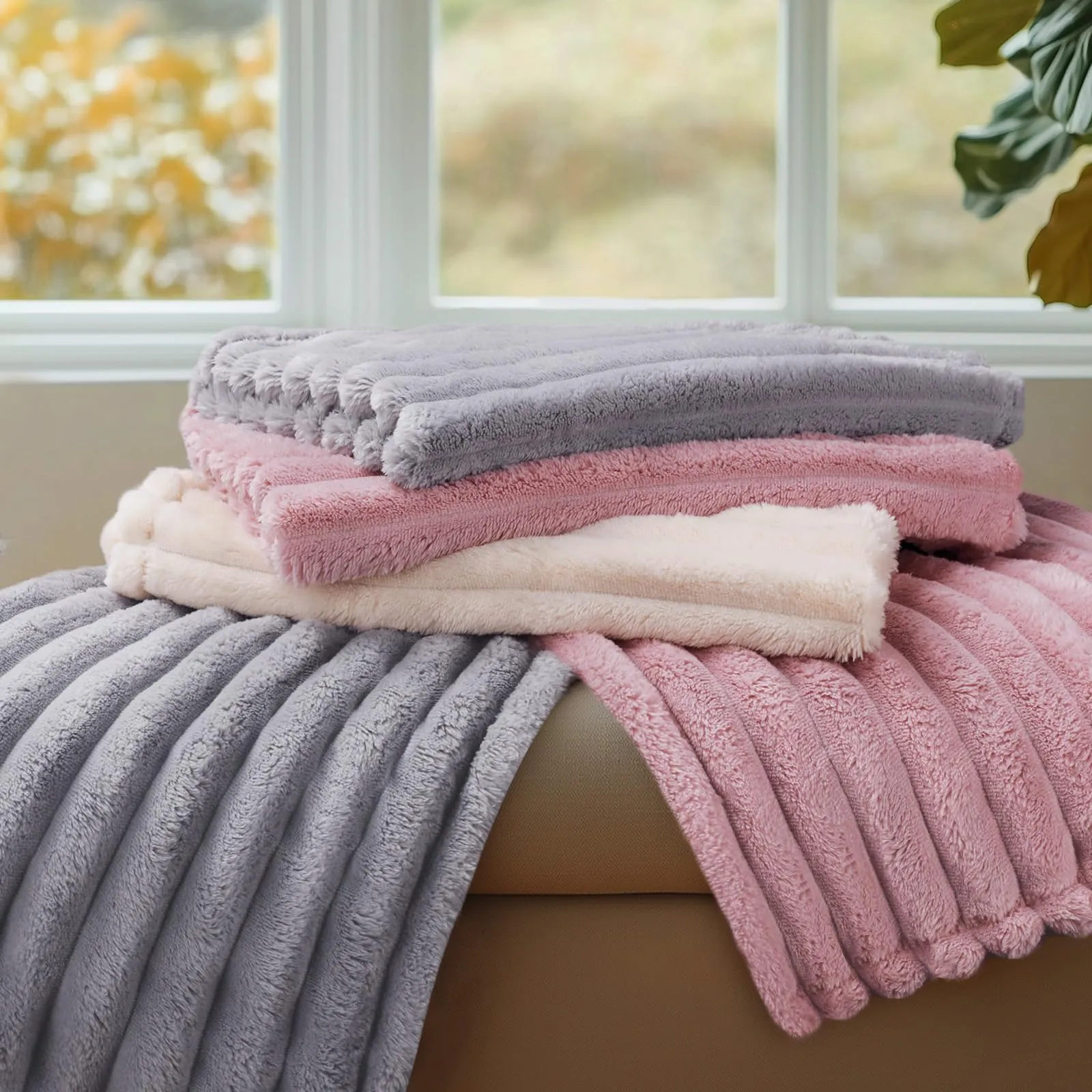 luciphia Coperta per Cani e Gatti in Flanella, Lavabile, Grigio 76 x 104 cm, Set da 3 Pezzi - immagine 4