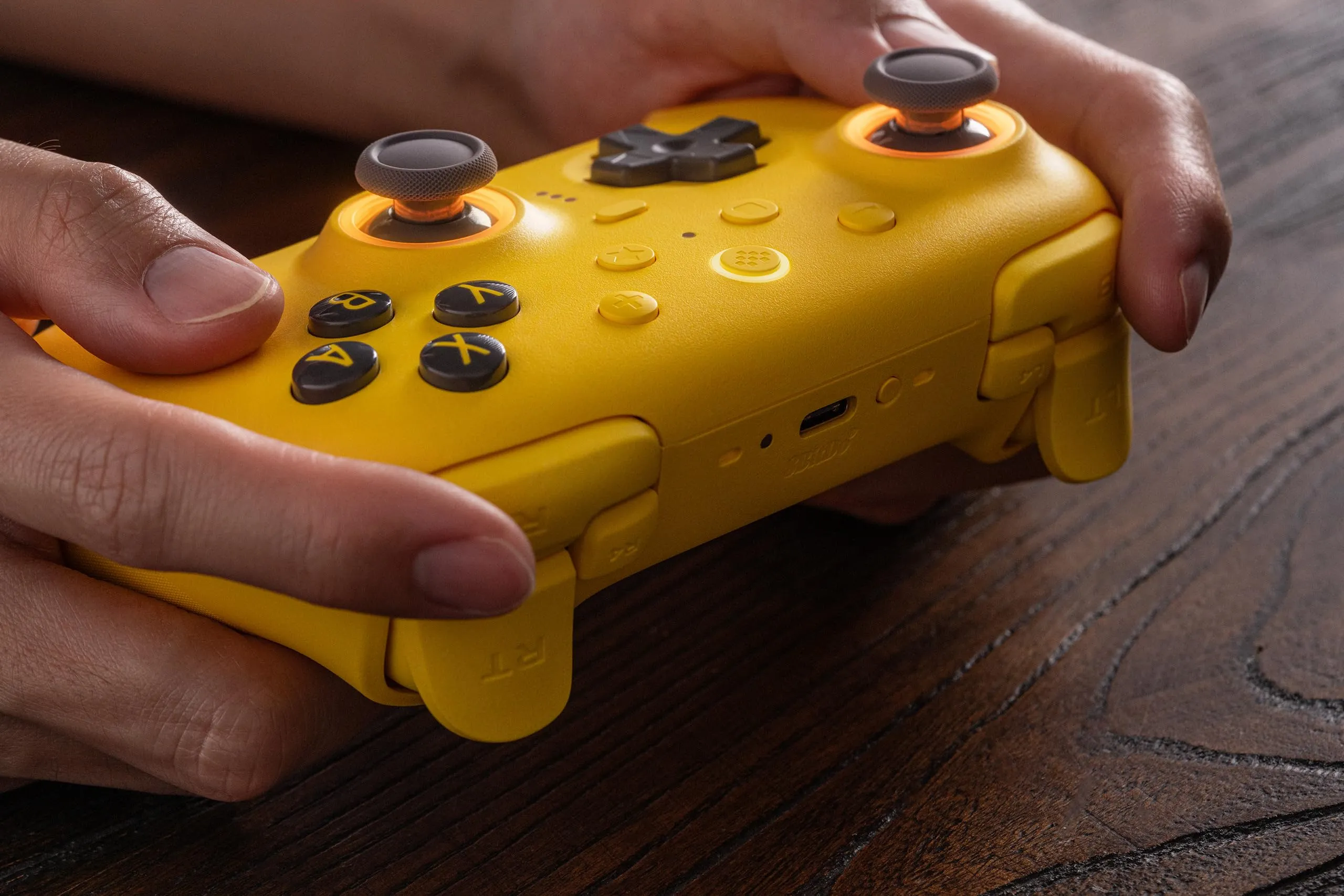 8Bitdo Ultimate 2 Bluetooth Controller for Switch 2, Switch, PC Windows - TMR Joysticks, RGB Fire Ring, Hall Effect Tactile Triggers, Yellow - immagine 8