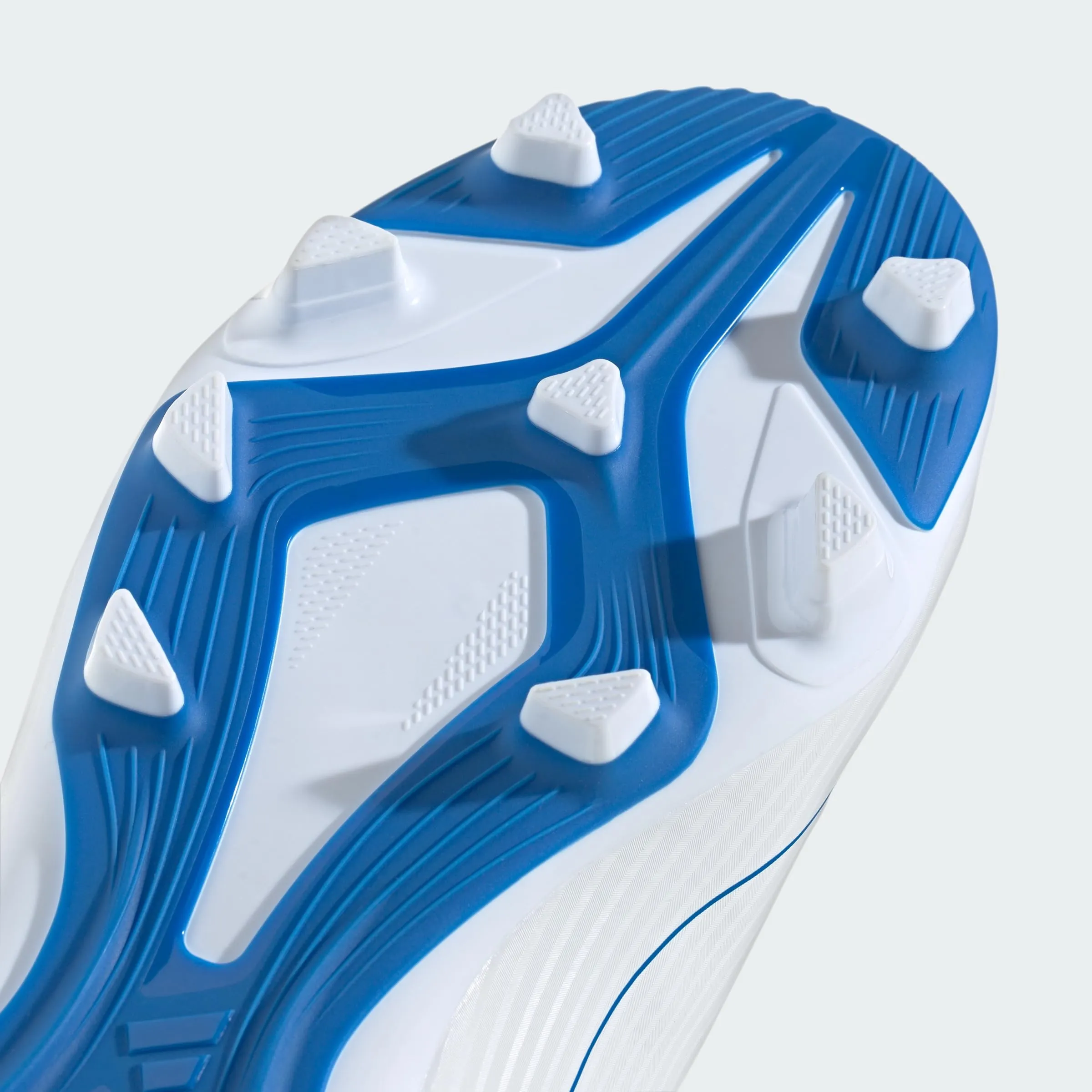 adidas Kids F50 Club Firm/Multi-Ground Junior Football Shoes - Cloud White Silver Metallic - immagine 4
