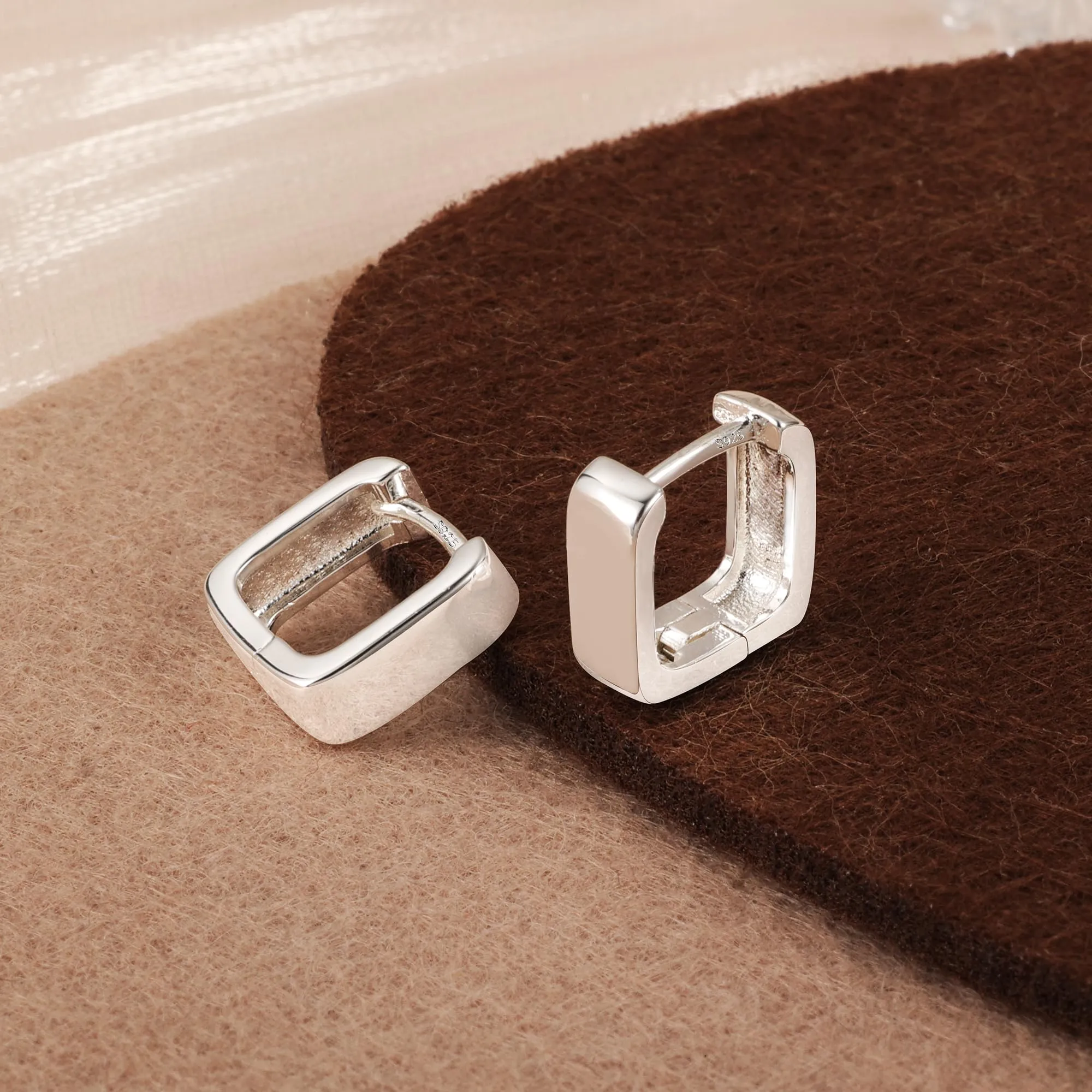 ALEXCRAFT Orecchini a Cerchio Quadrati Huggie Argentati 11mm - immagine 5