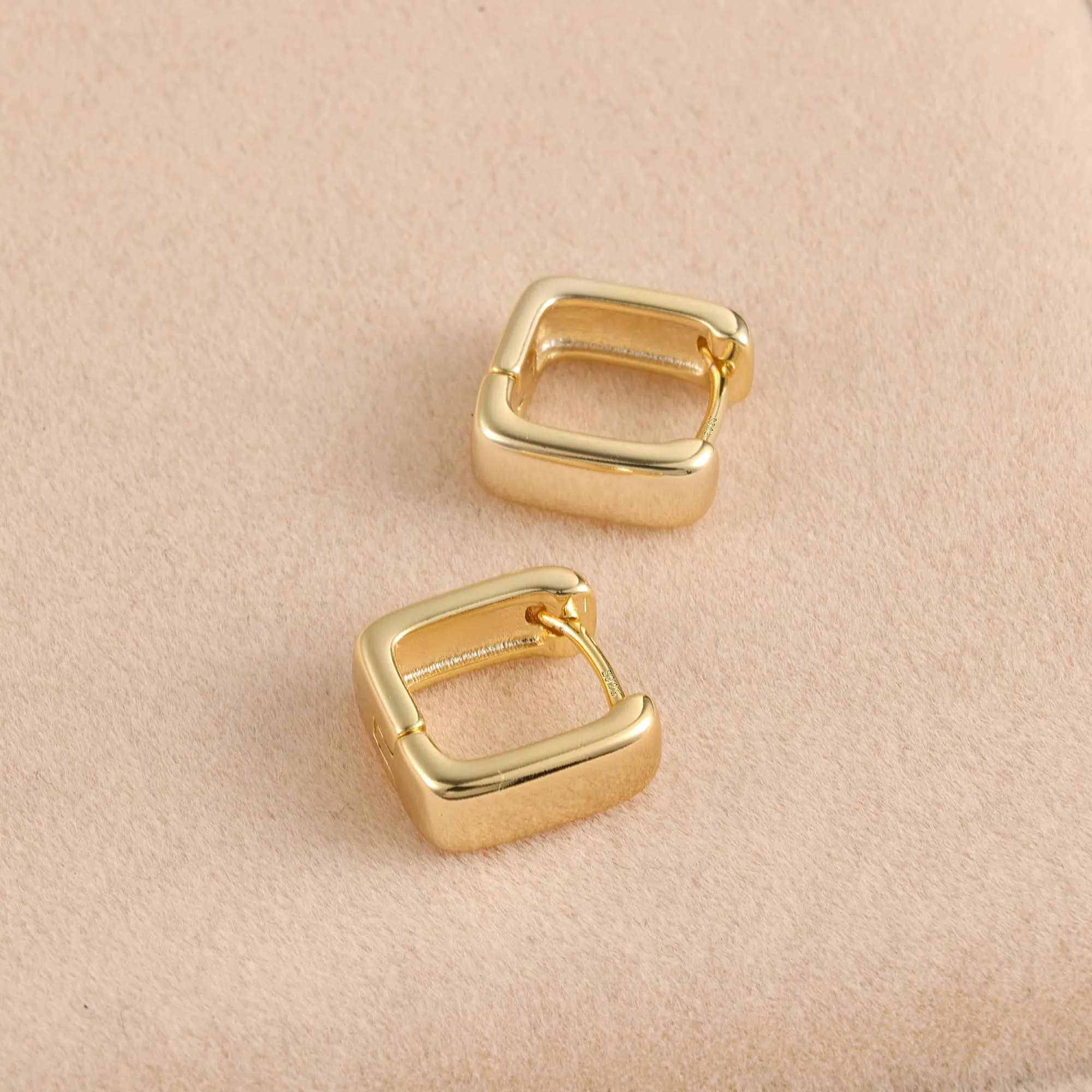 ALEXCRAFT Orecchini a Cerchio Quadrati Huggie in Oro 14k, 11 mm - immagine 6
