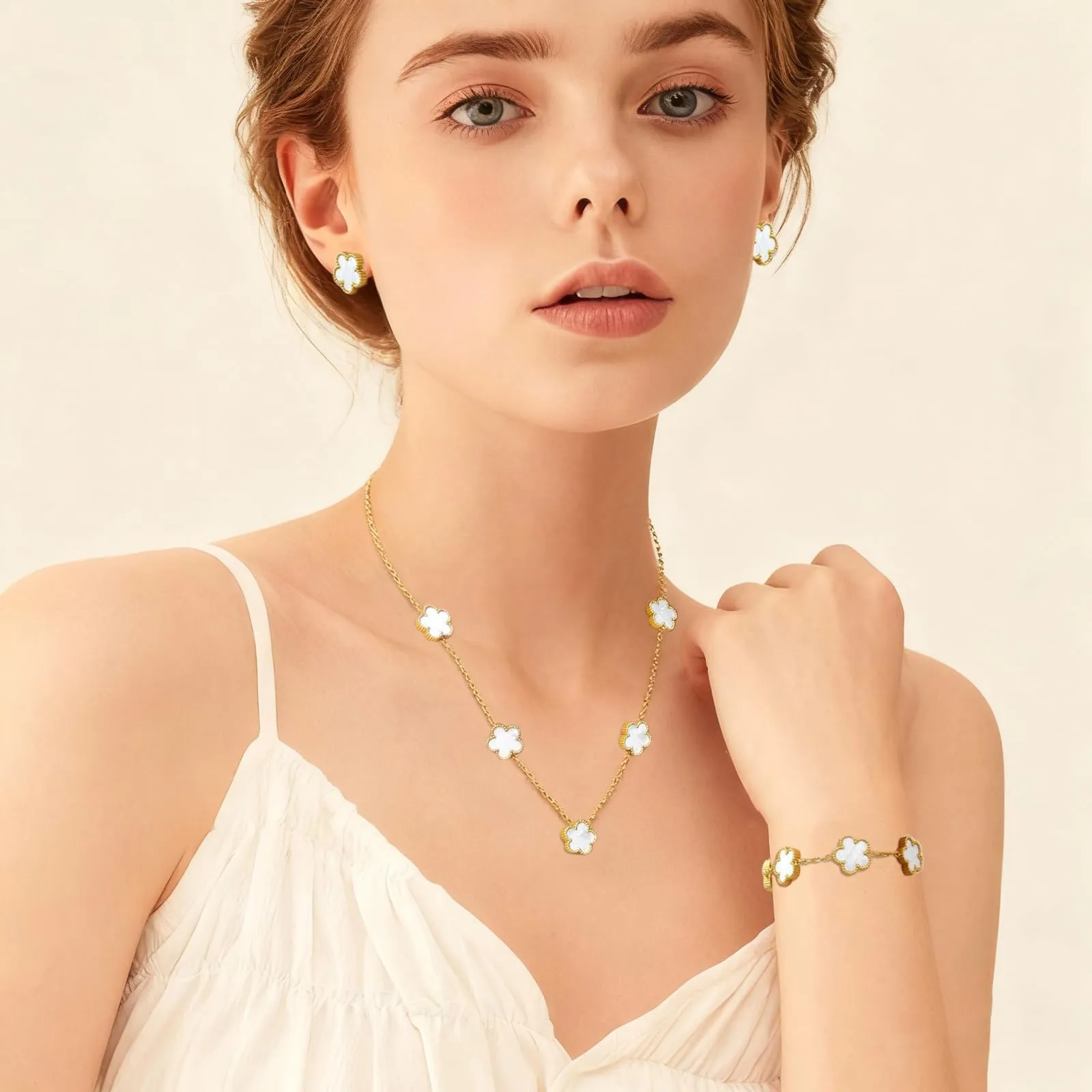 JYIXXZX Set di Gioielli Quadrifoglio da Donna in Acciaio Inossidabile Placcato Oro 18K con Collana, Orecchini e Bracciale (Bianco) - immagine 3