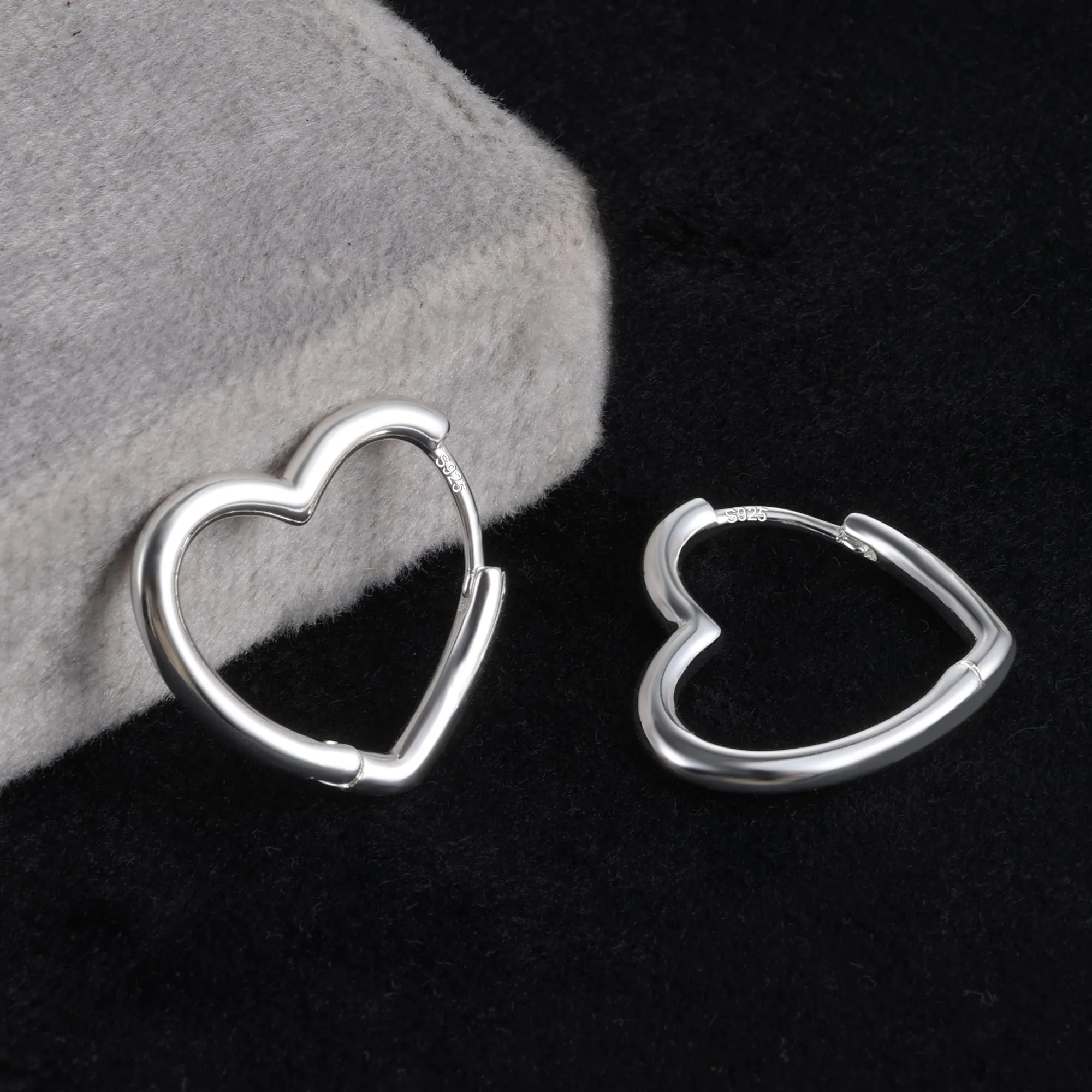 ALEXCRAFT Orecchini a Cerchio a Cuore Argentati SCEU224S - immagine 4