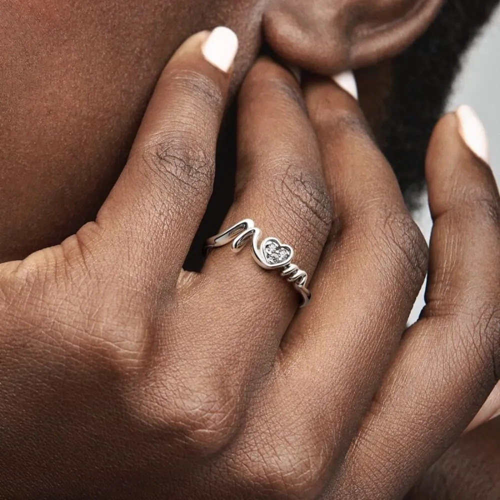 Pandora Anello Moments a forma di cuore con pavé e scritta Mom in argento Sterling e zirconia cubica, 56 - immagine 3