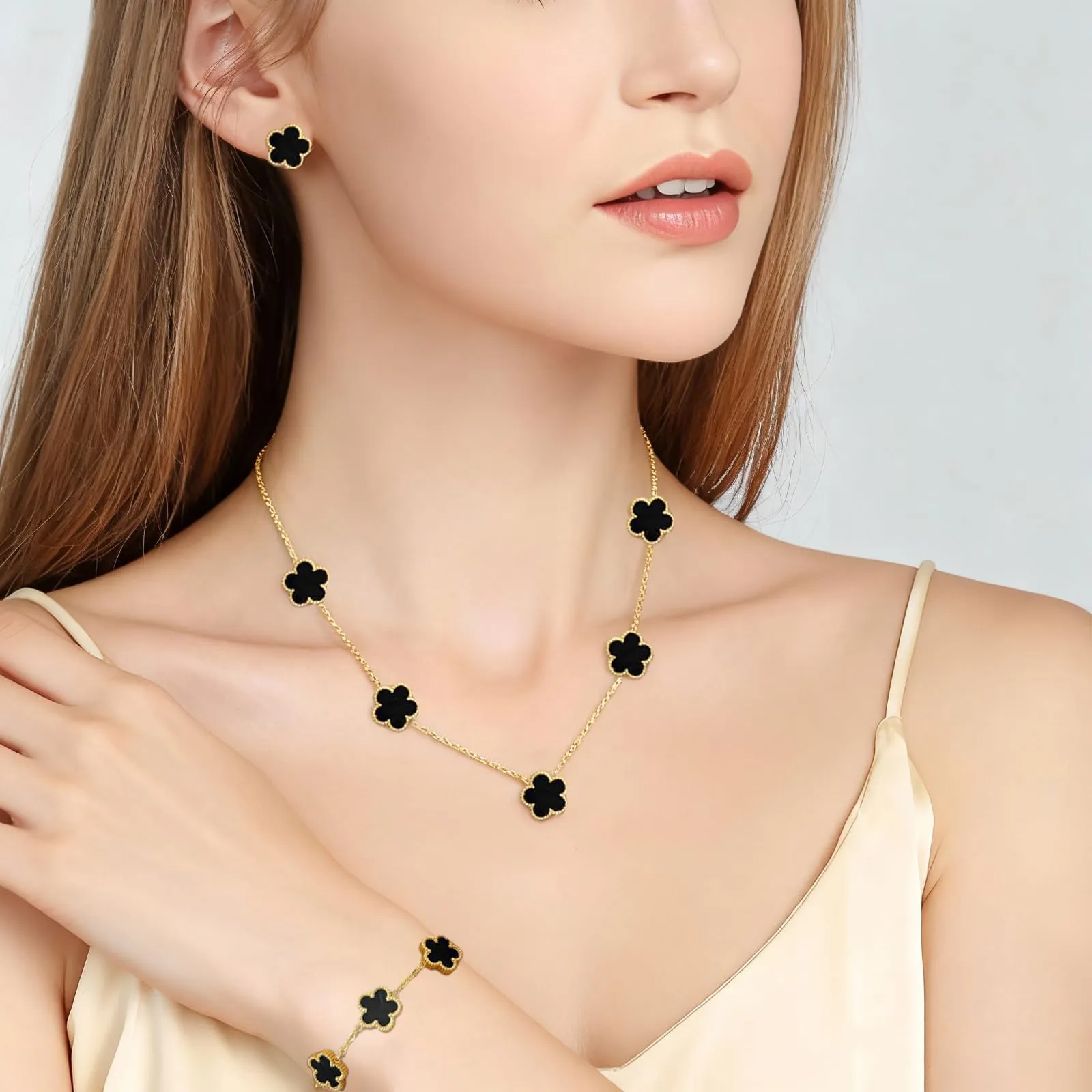 JYIXXZX Set di Gioielli Quadrifoglio da Donna in Acciaio Inossidabile Placcato Oro 18K, Collana, Orecchini e Bracciale (Nero) - immagine 2