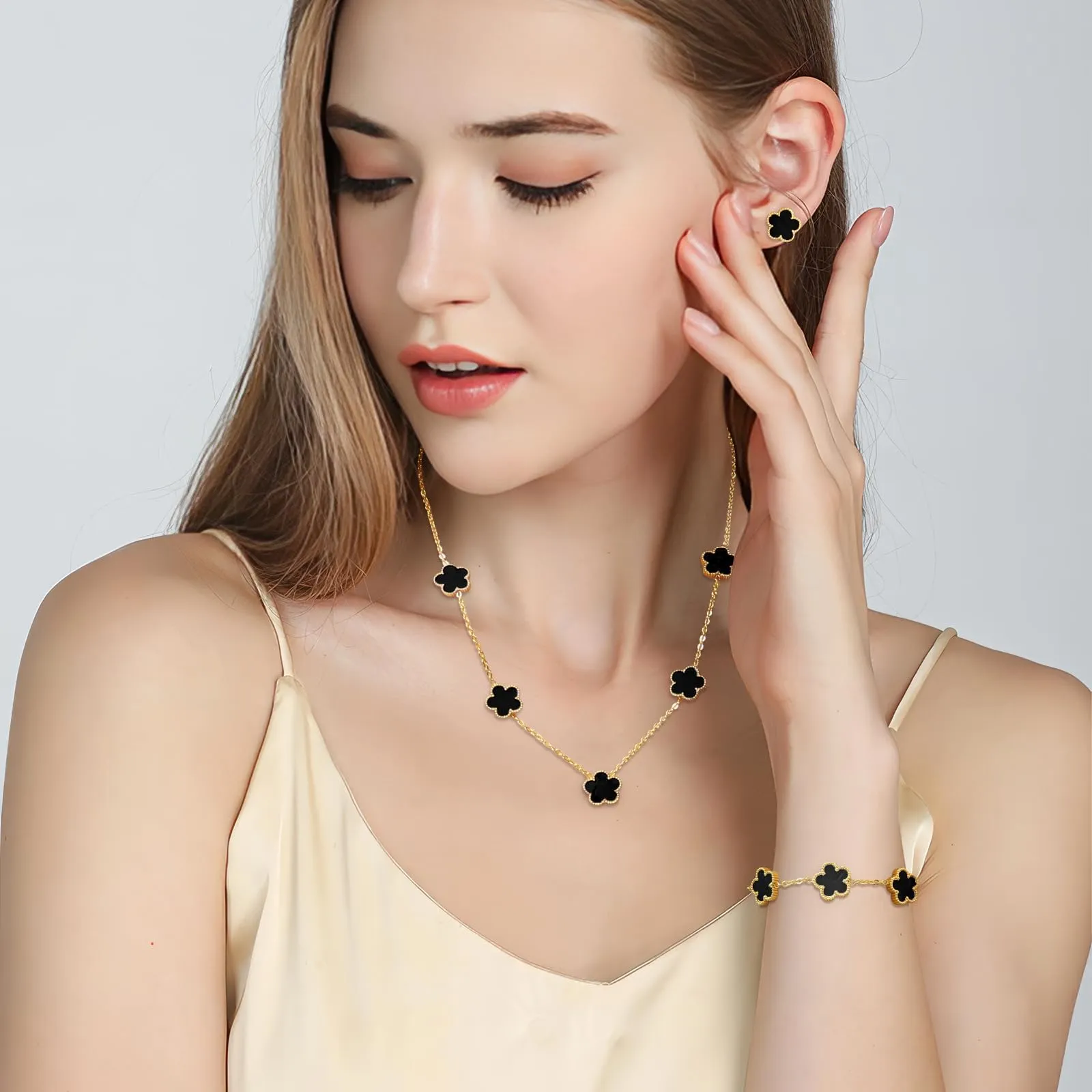 JYIXXZX Set di Gioielli Quadrifoglio da Donna in Acciaio Inossidabile Placcato Oro 18K, Collana, Orecchini e Bracciale (Nero) - immagine 4