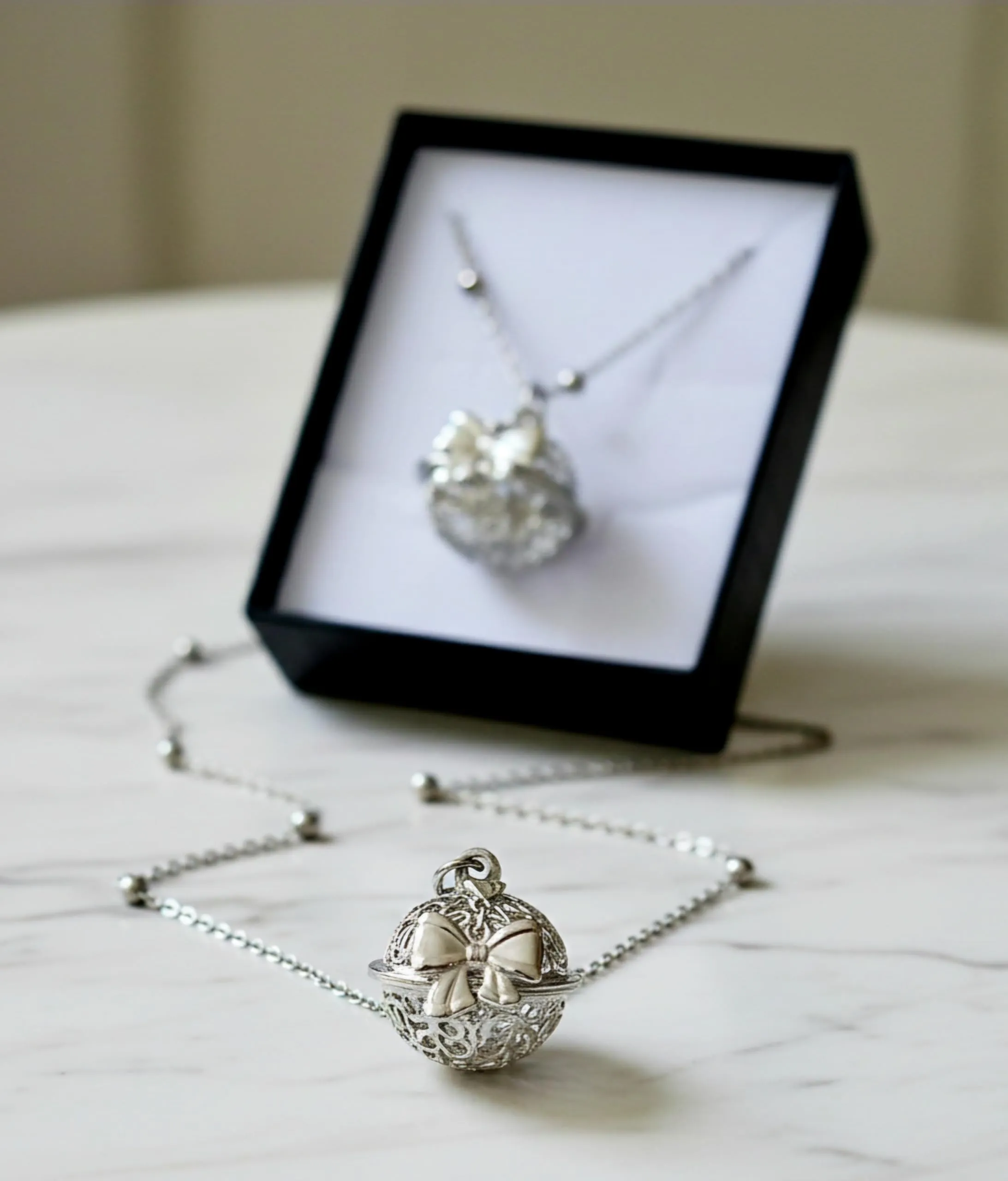 Mavi jewel Collana Chiama Angeli con Ciondolo Sonoro e Charm Fiocco per Future Mamme - immagine 2