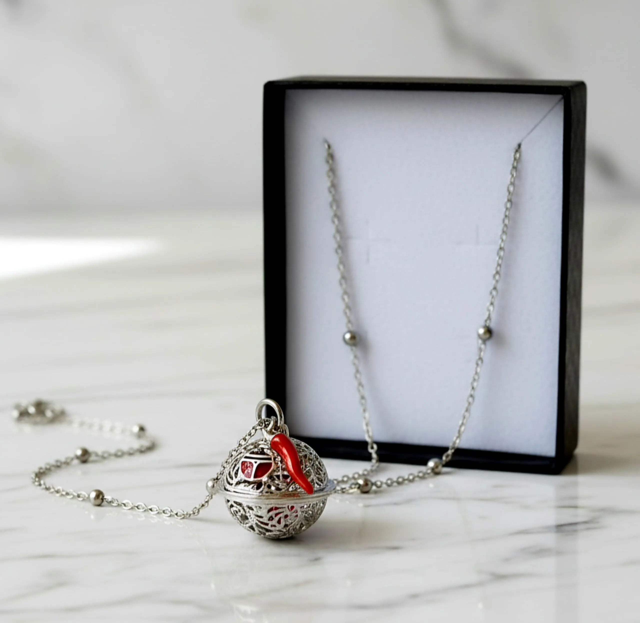 Mavi jewel Collana Chiama Angeli con Ciondolo Sonoro e Charm Coccinella per Future Mamme - immagine 2