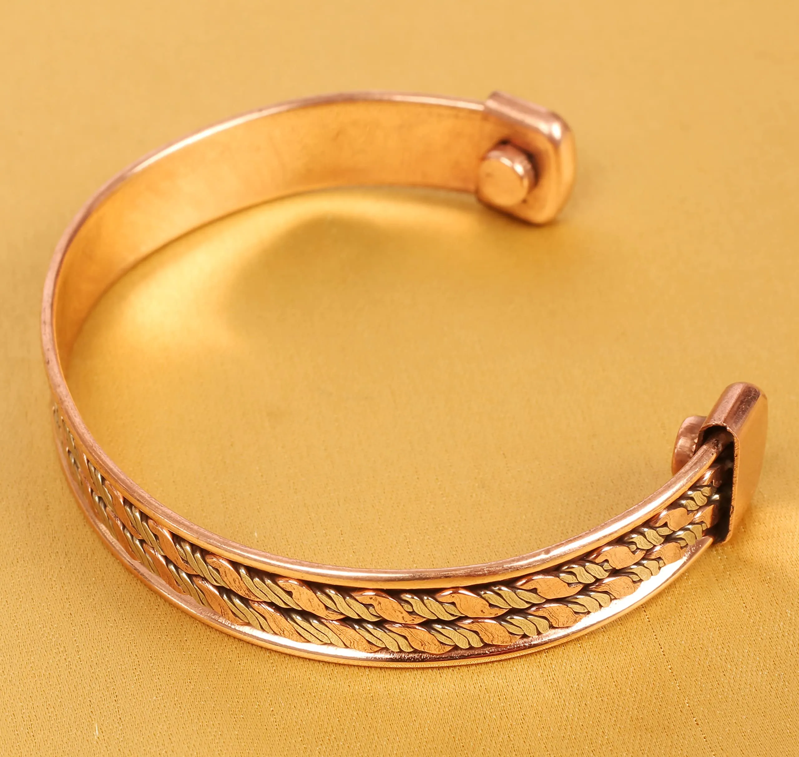 Touchstone Braccialetto Magnetico in Rame Forgiato a Mano Stile Tibetano Intrecciato Tre Toni - immagine 4