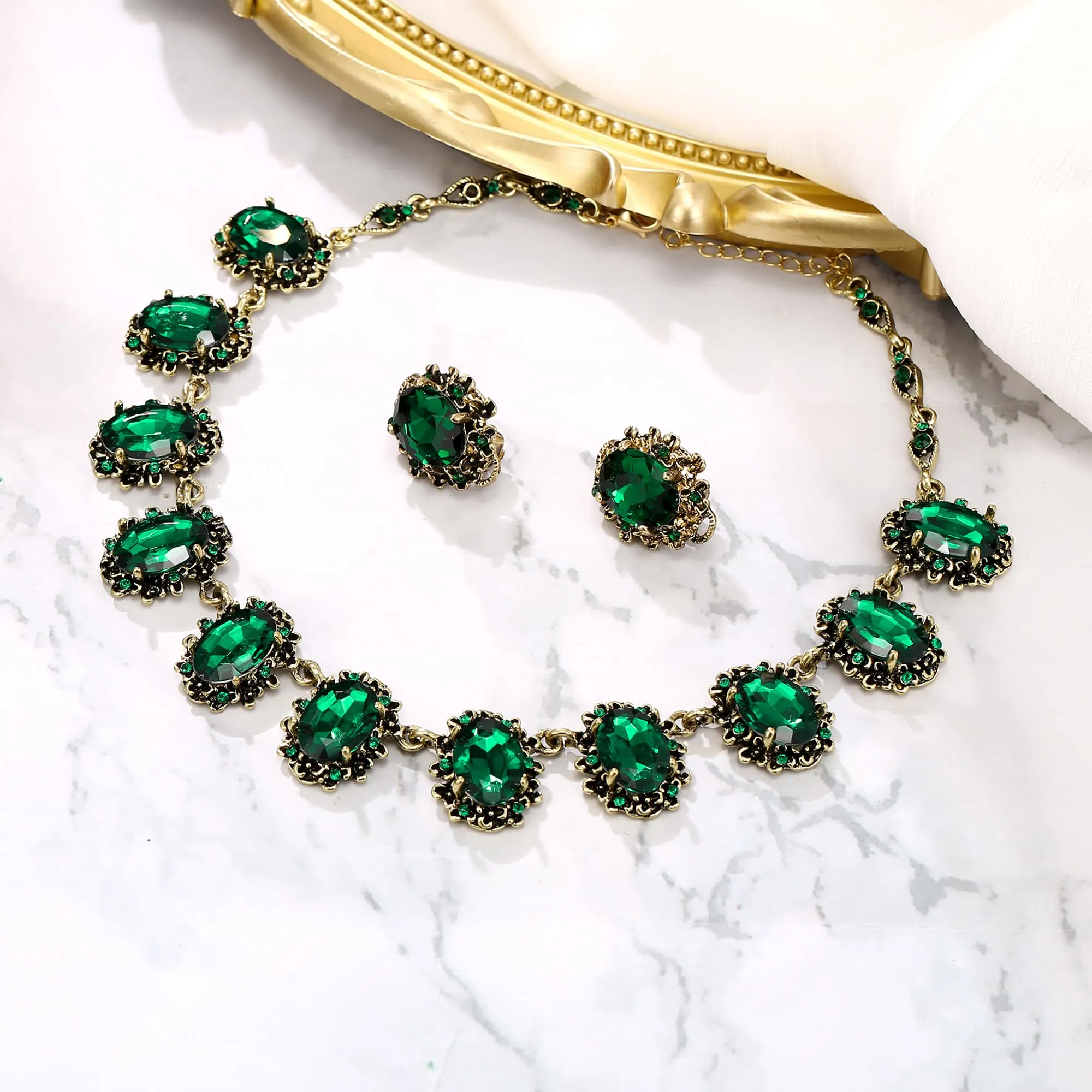 Clearine Set di gioielli in stile vittoriano con cammeo ovale e cristalli, verde smeraldo e oro anticato - immagine 3