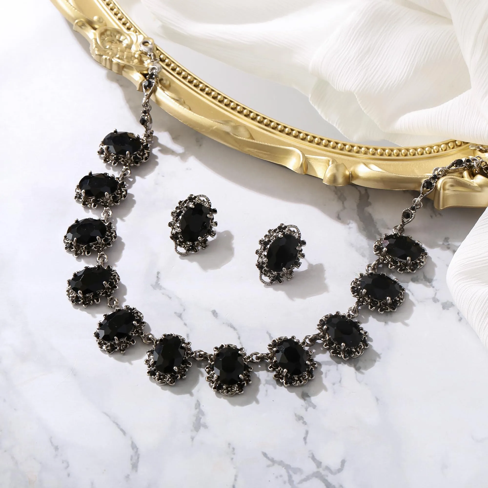 Clearine Set di gioielli in stile vittoriano con collana e orecchini in cristallo ovale cameo - immagine 4