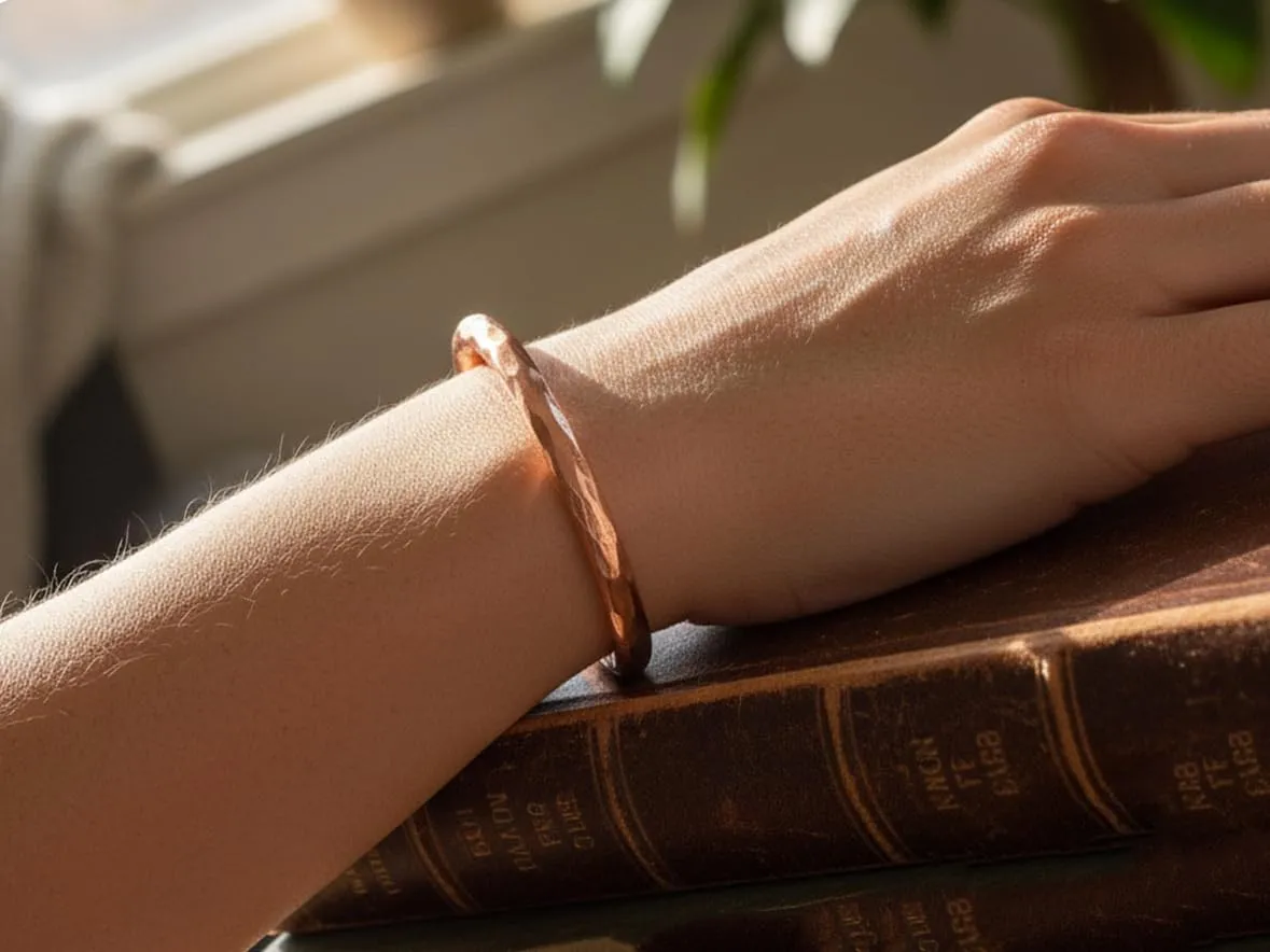 Touchstone Bracciale in rame stile tibetano forgiato a mano - immagine 3