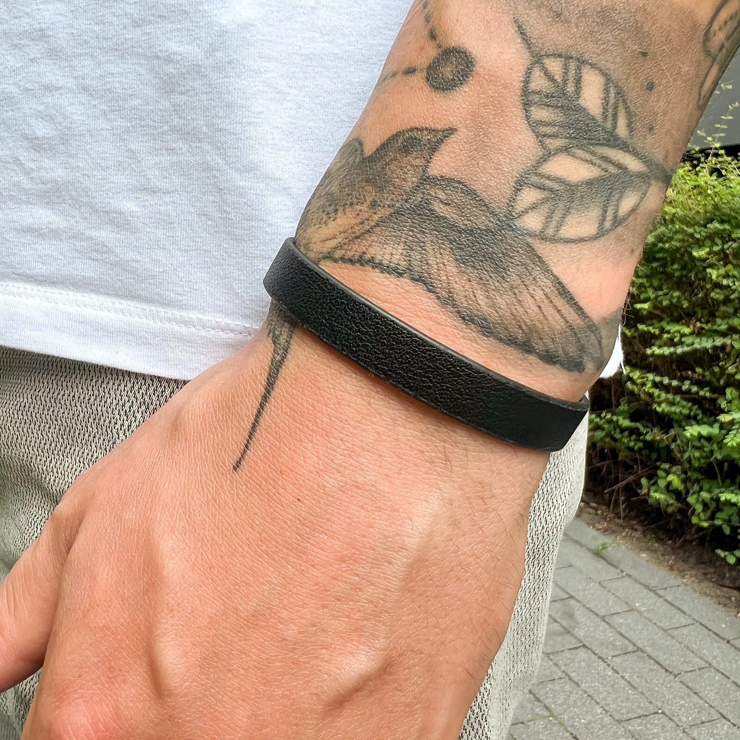 Made by Nami Bracciale Uomo Pelle Vegana Regolabile Surfer Nero Handmade Nickelfrei - immagine 4
