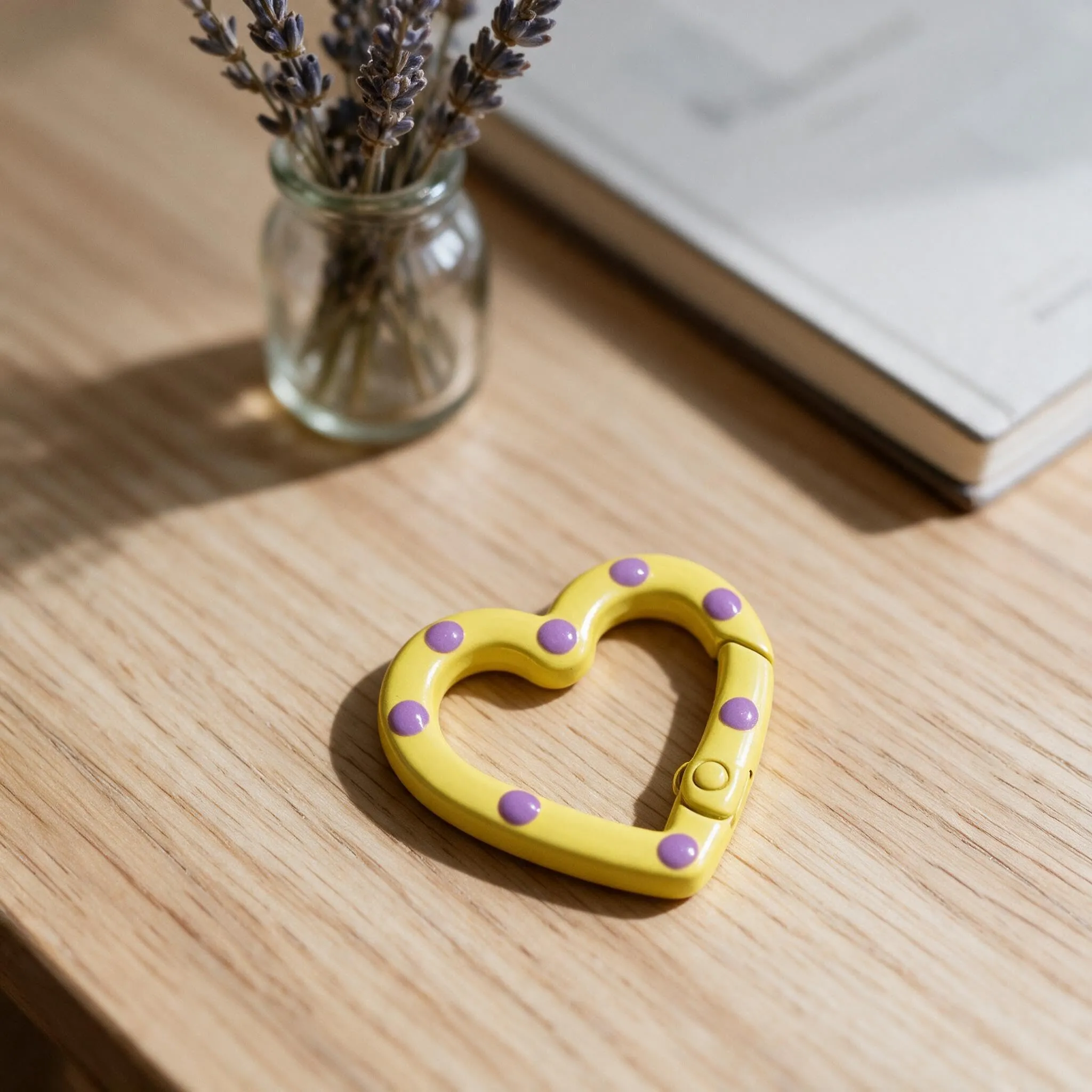 intellitoy Set di 12 mini moschettoni a forma di cuore per portachiavi, metallo, assortiti - immagine 5