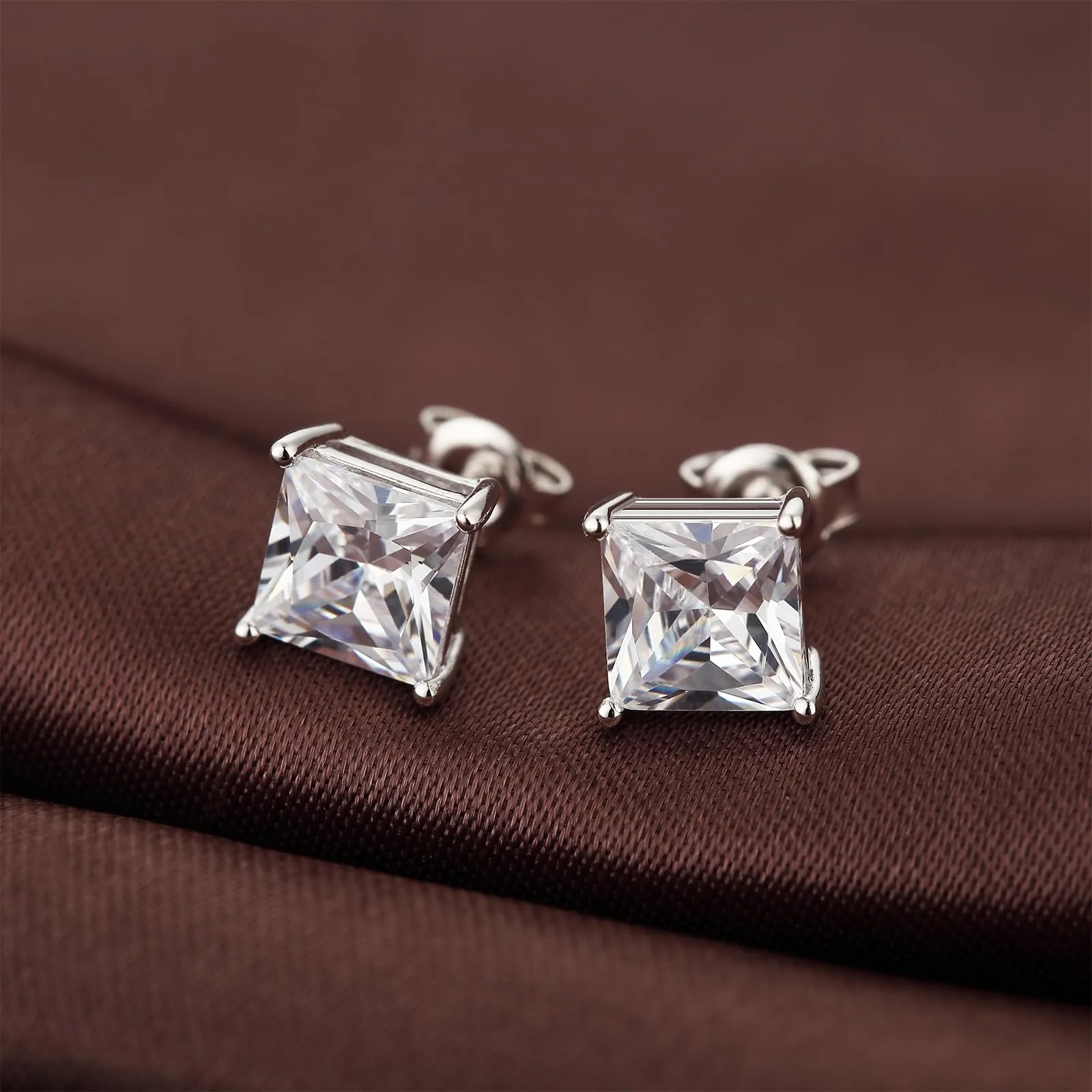Jiahanzb Orecchini a Bottone in Argento 925 con Zirconi Quadrati Taglio Principessa 6mm - immagine 3