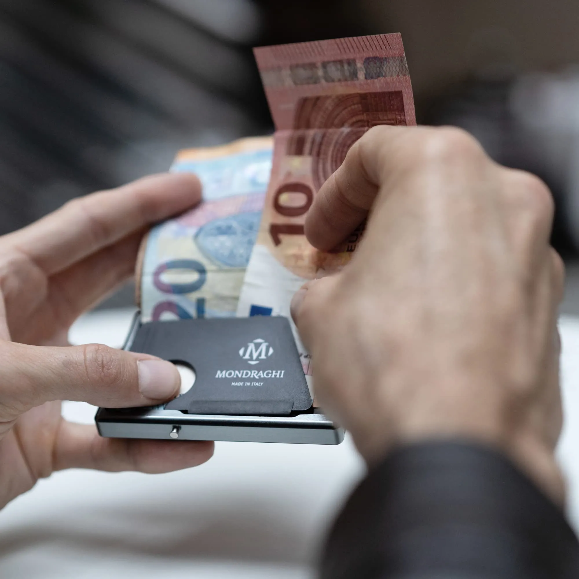 MONDRAGHI Miniwallet Basic in Vera Pelle, Portafoglio Slim per Carte di Credito e Banconote (Carbon Black) - immagine 6