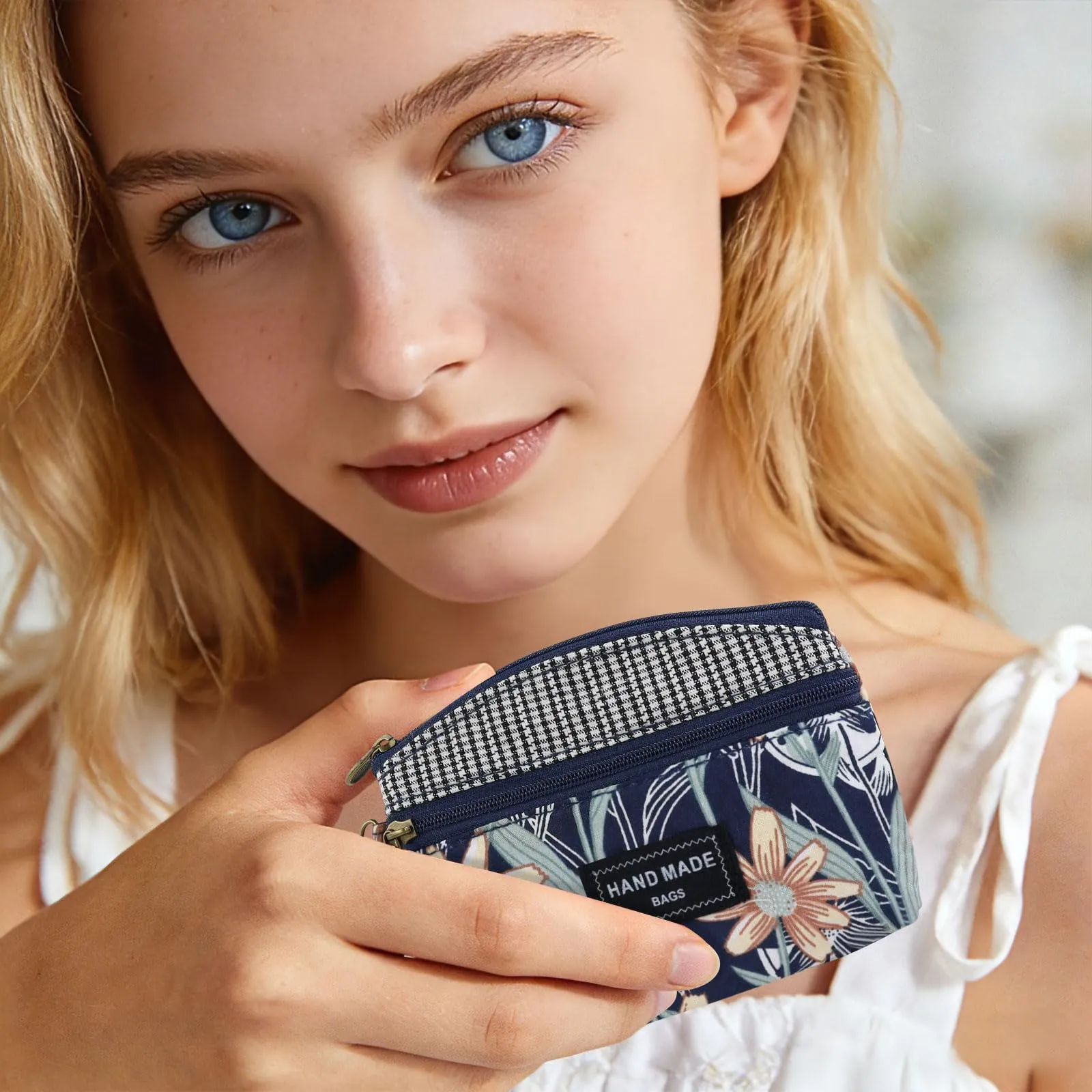 AfitLulu Portafoglio Donna Piccolo in Tela, Mini Portamonete Floreale con Chiusura Lampo e Cordino da Polso, Blu Reale - immagine 6
