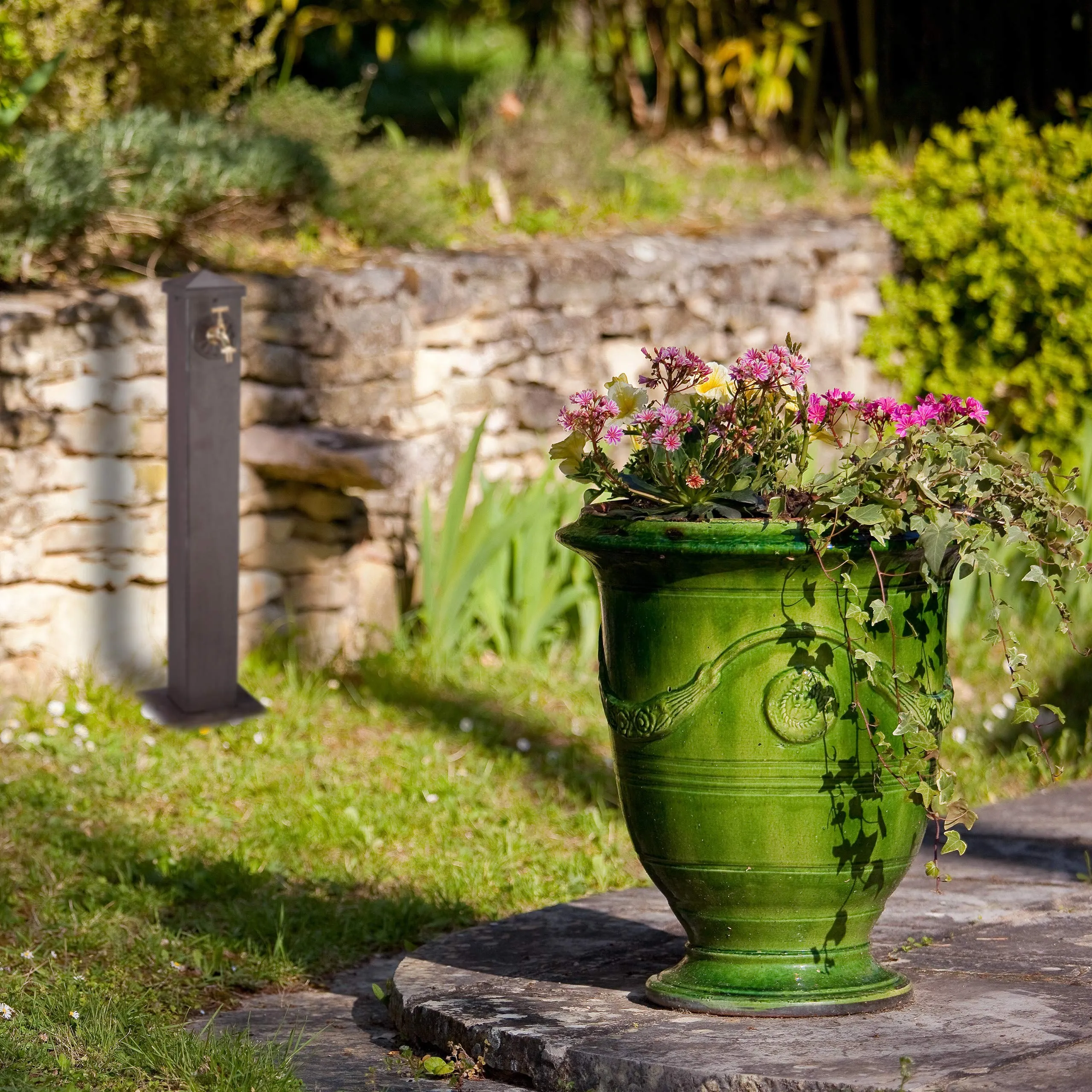 Relaxdays Fontana da Giardino Squadrata Design Vintage con Rubinetto, 91 cm, Marrone - immagine 3