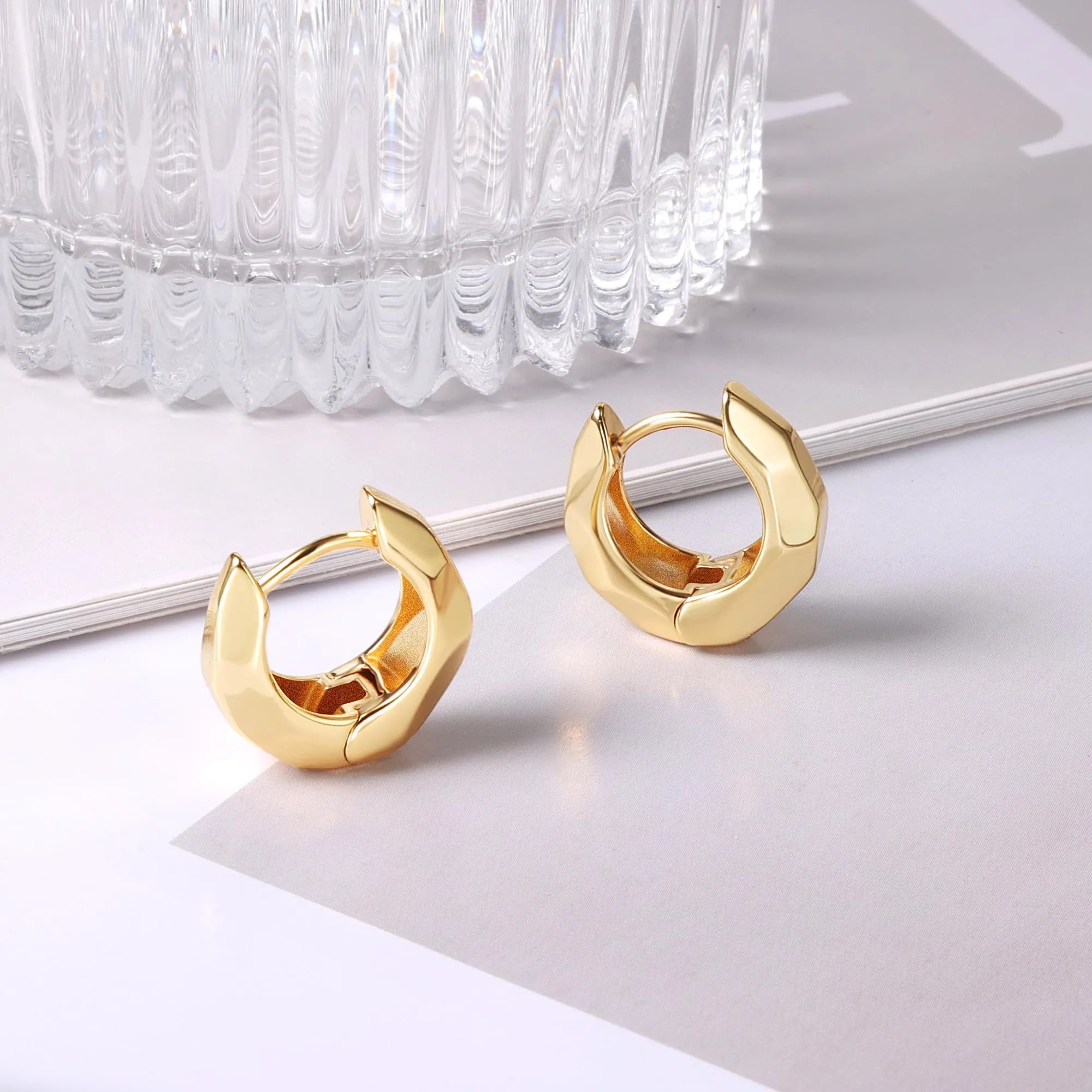 ALEXCRAFT Orecchini a Cerchio Piccoli Spessi in Ottone Dorato Ipoallergenico, 17,5 mm - immagine 6