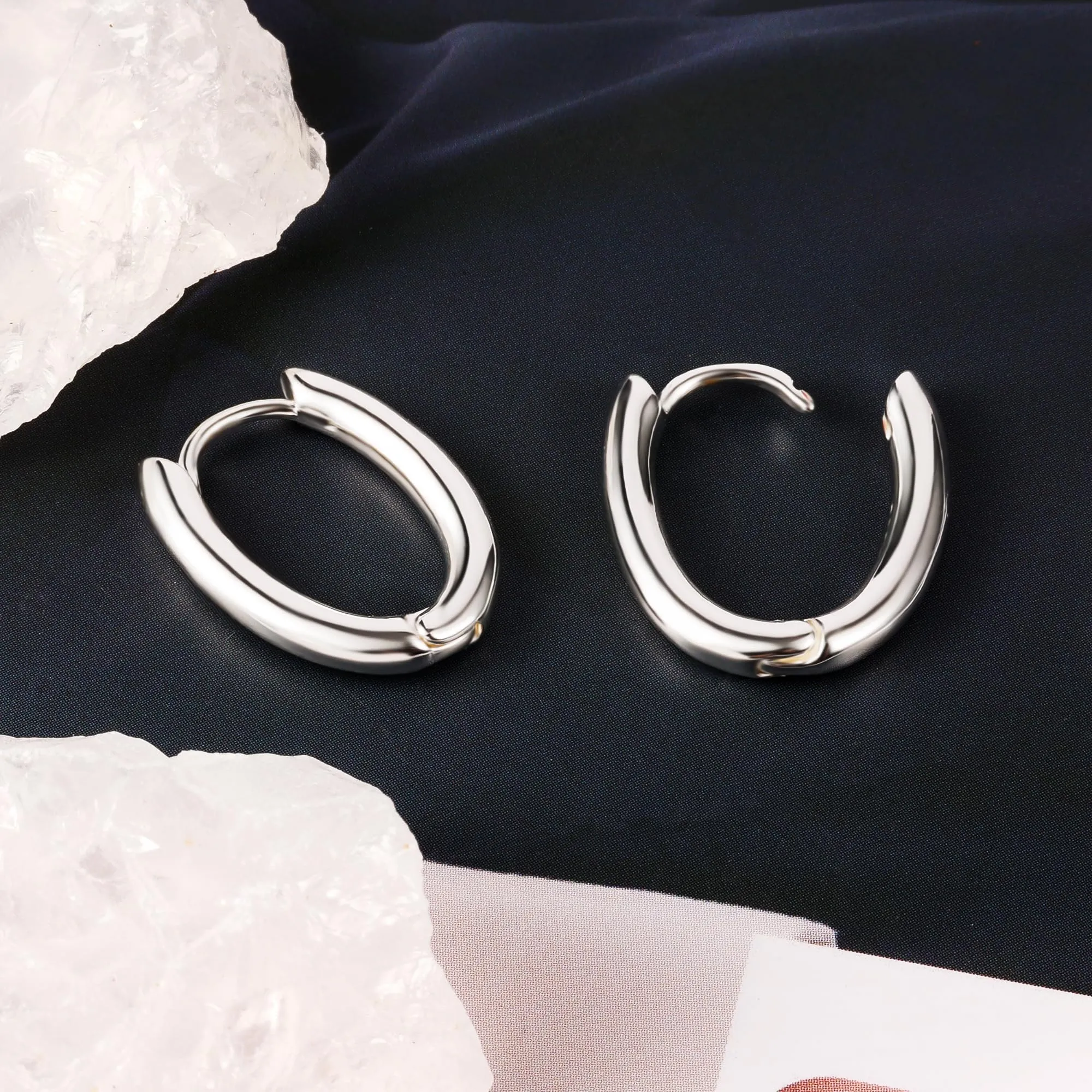 ALEXCRAFT Orecchini a cerchio Mini Huggie Ovali in Argento, 15 mm - immagine 6