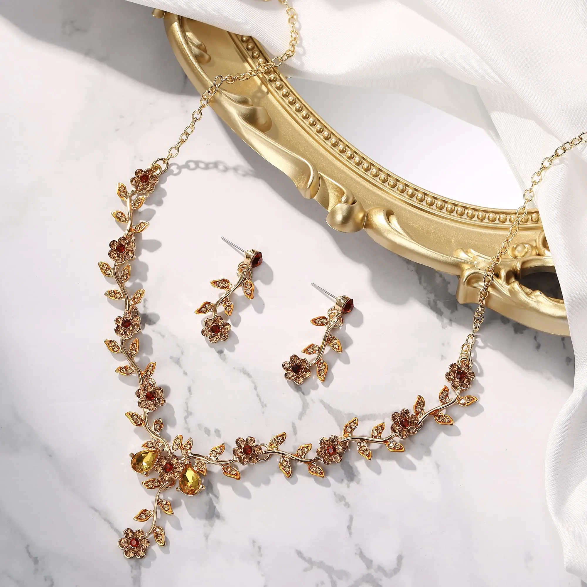 Clearine Set di Gioielli da Matrimonio per Donna con Cristalli, Collana e Orecchini a Fiore e Foglia, Champagne Oro-Fondo - immagine 3