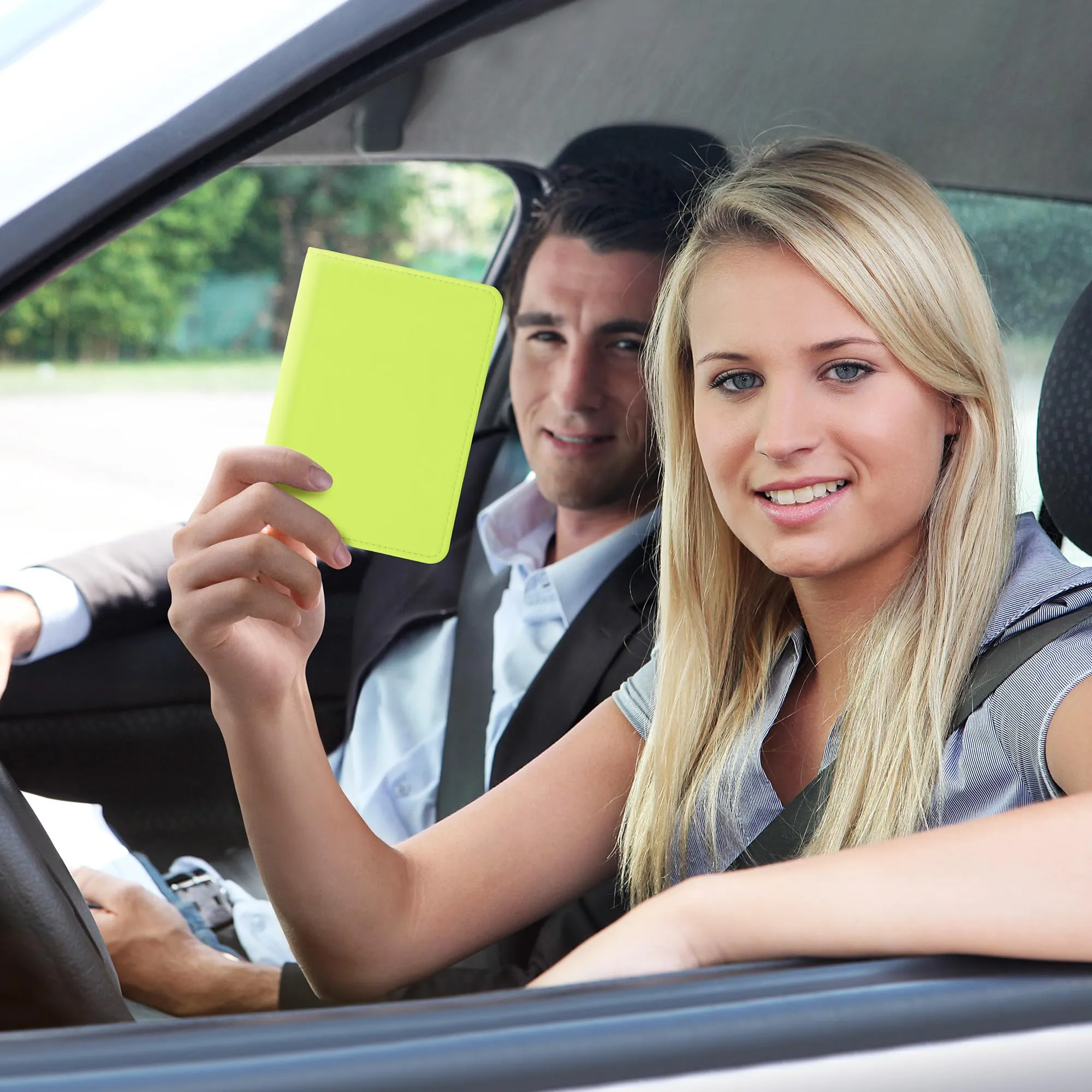 kwmobile Custodia in Neoprene per Libretto di Circolazione e Patente, Verde Fluorescente - immagine 2