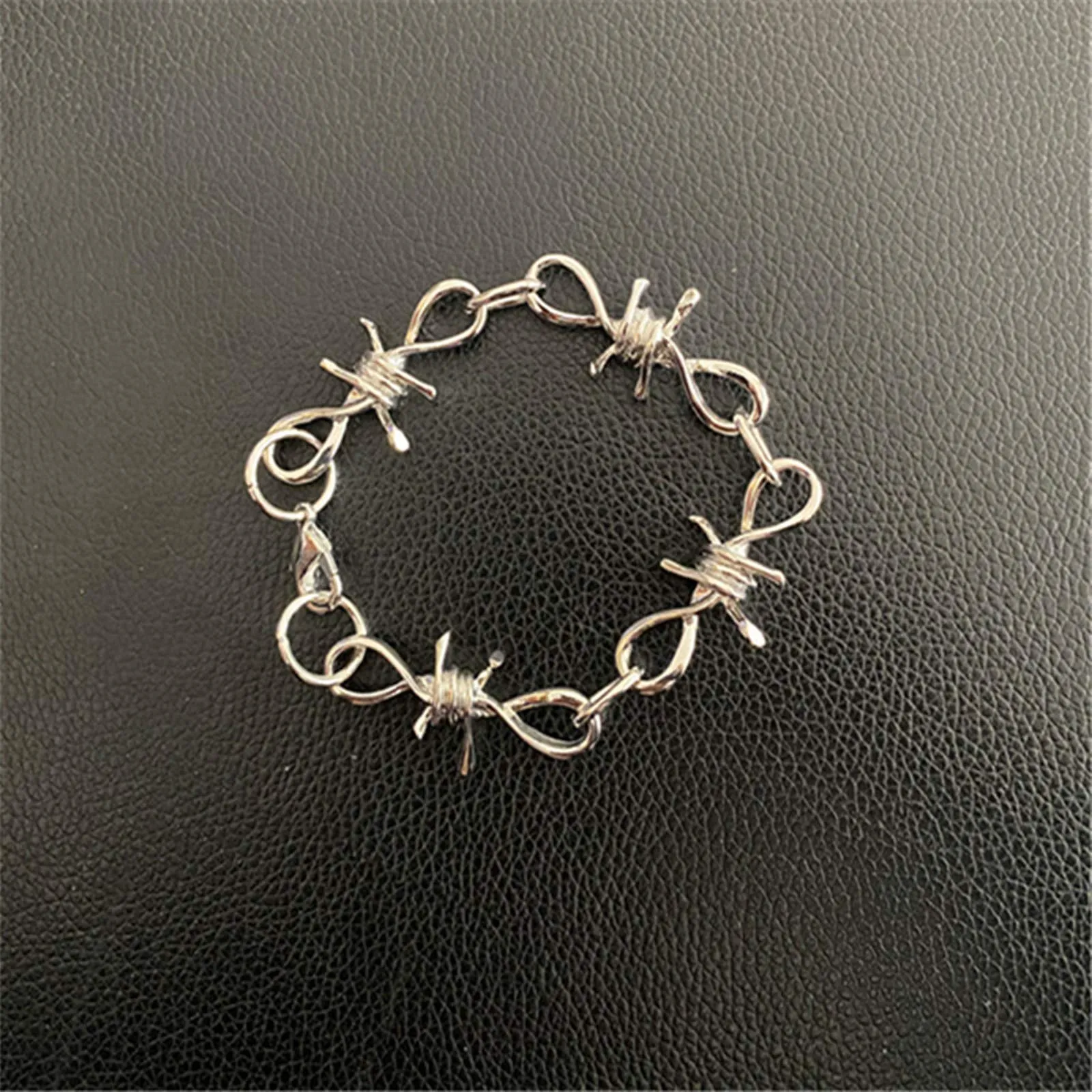 XHBTS Collana e Bracciale Filo Spinato in Lega Stile Punk Gotico con Mini Panno e Mini Box - immagine 3
