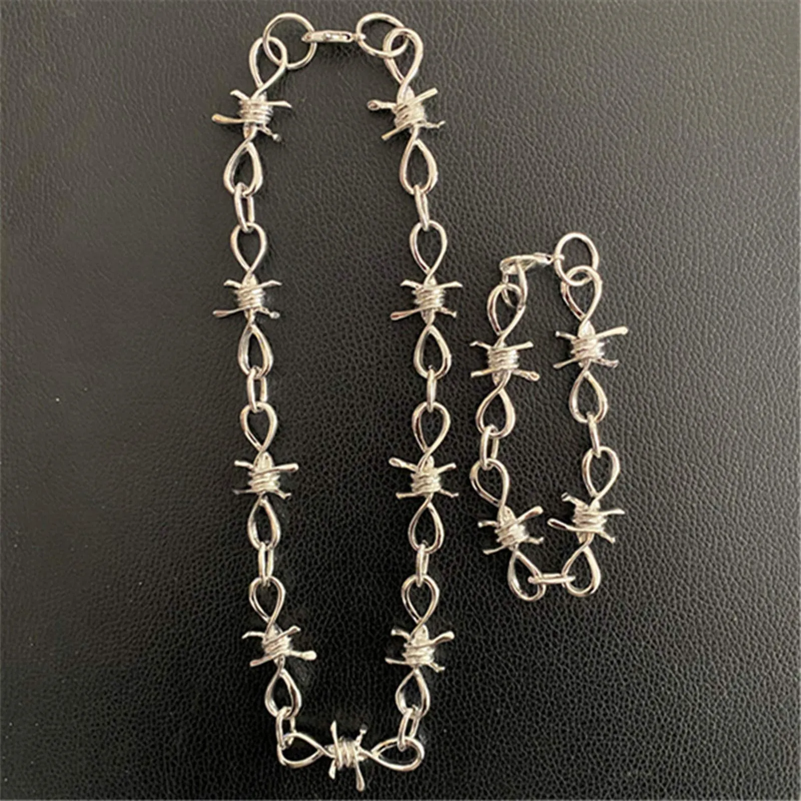 XHBTS Collana e Bracciale Filo Spinato in Lega Stile Punk Gotico con Mini Panno e Mini Box - immagine 6