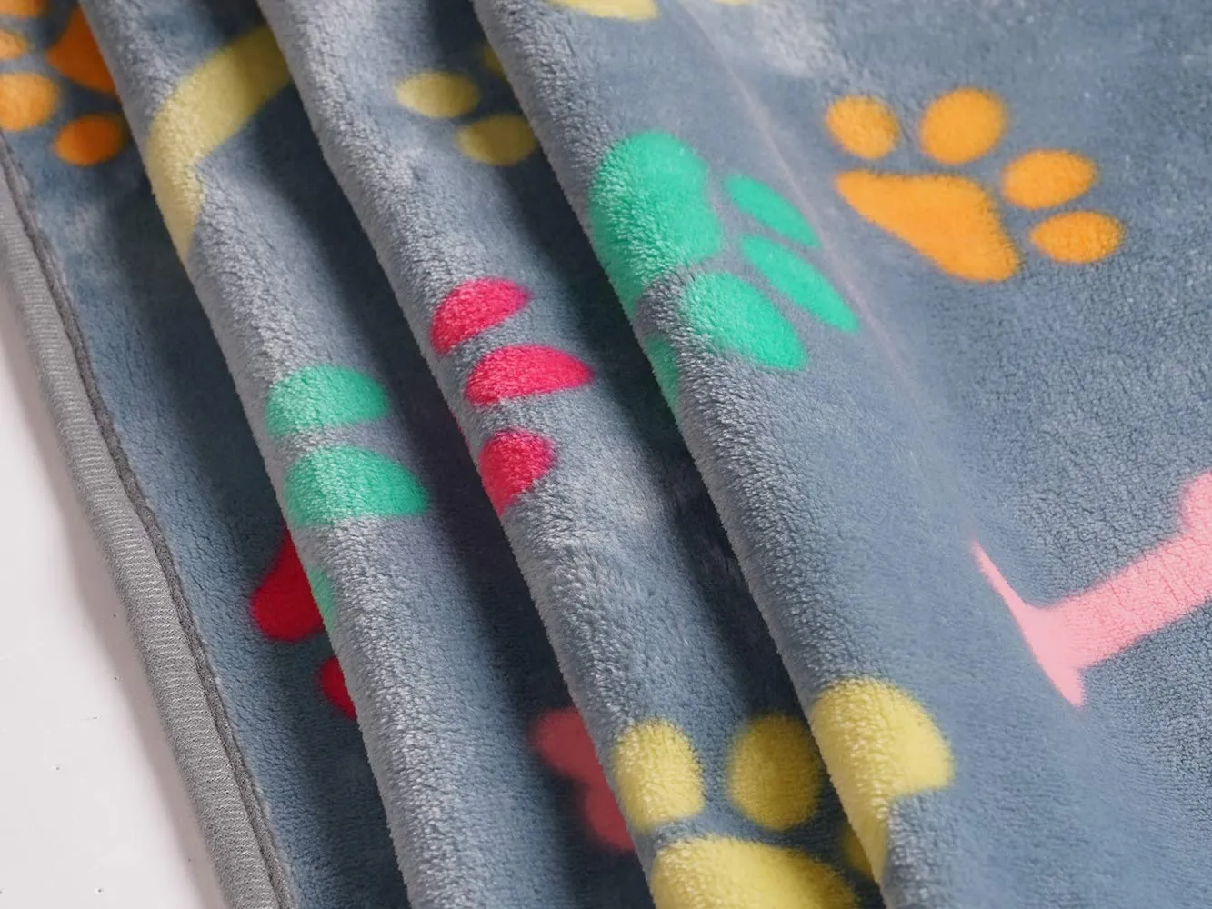 luciphia Coperta per Cane e Gatto in Flanella, Grigio Osso, Large (104 * 76cm), 3 Pezzi - immagine 5