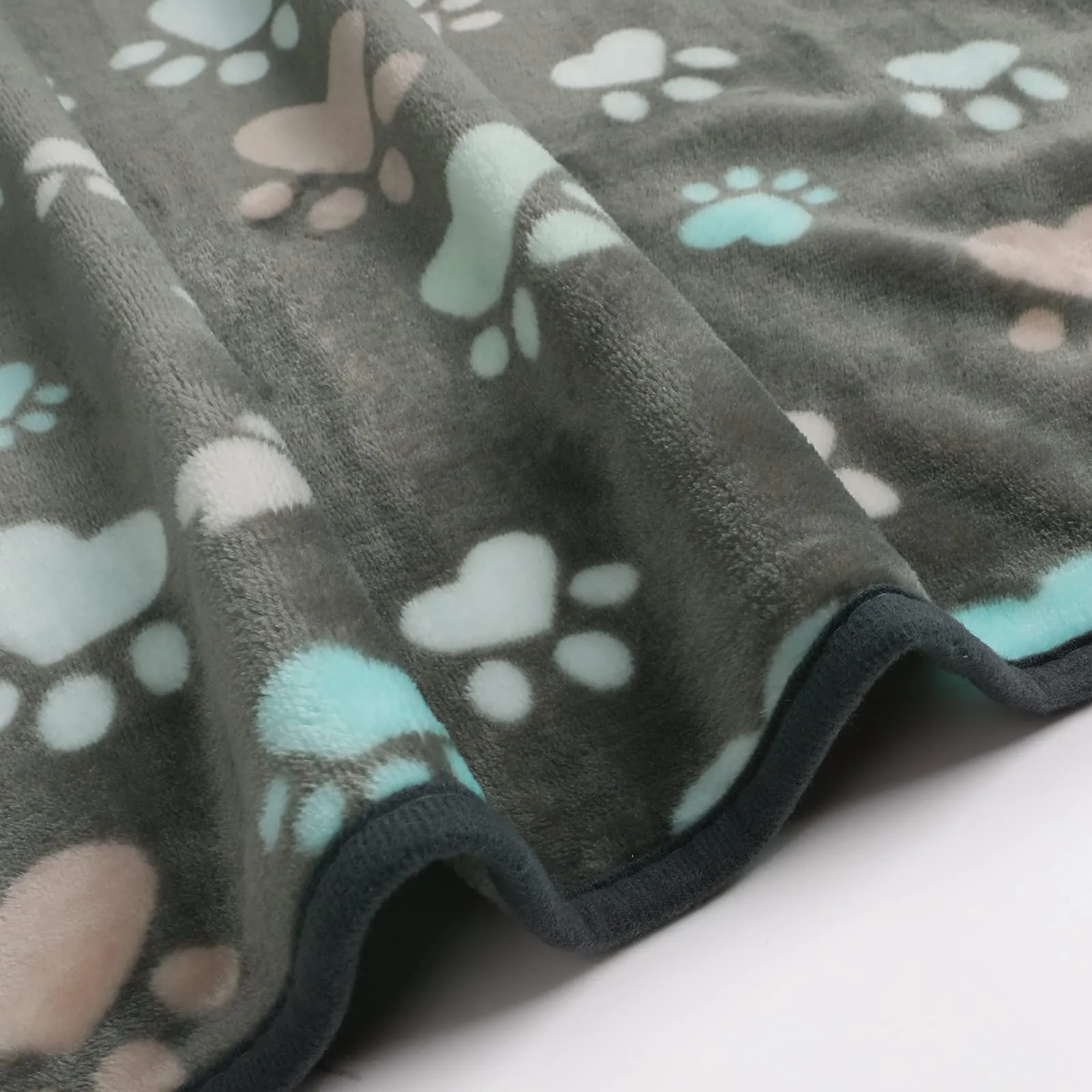 luciphia Coperta per Cane e Gatto in Flanella, Grigio Zampe di Cuore, Large (104 x 76cm), 3 Pezzi - immagine 4