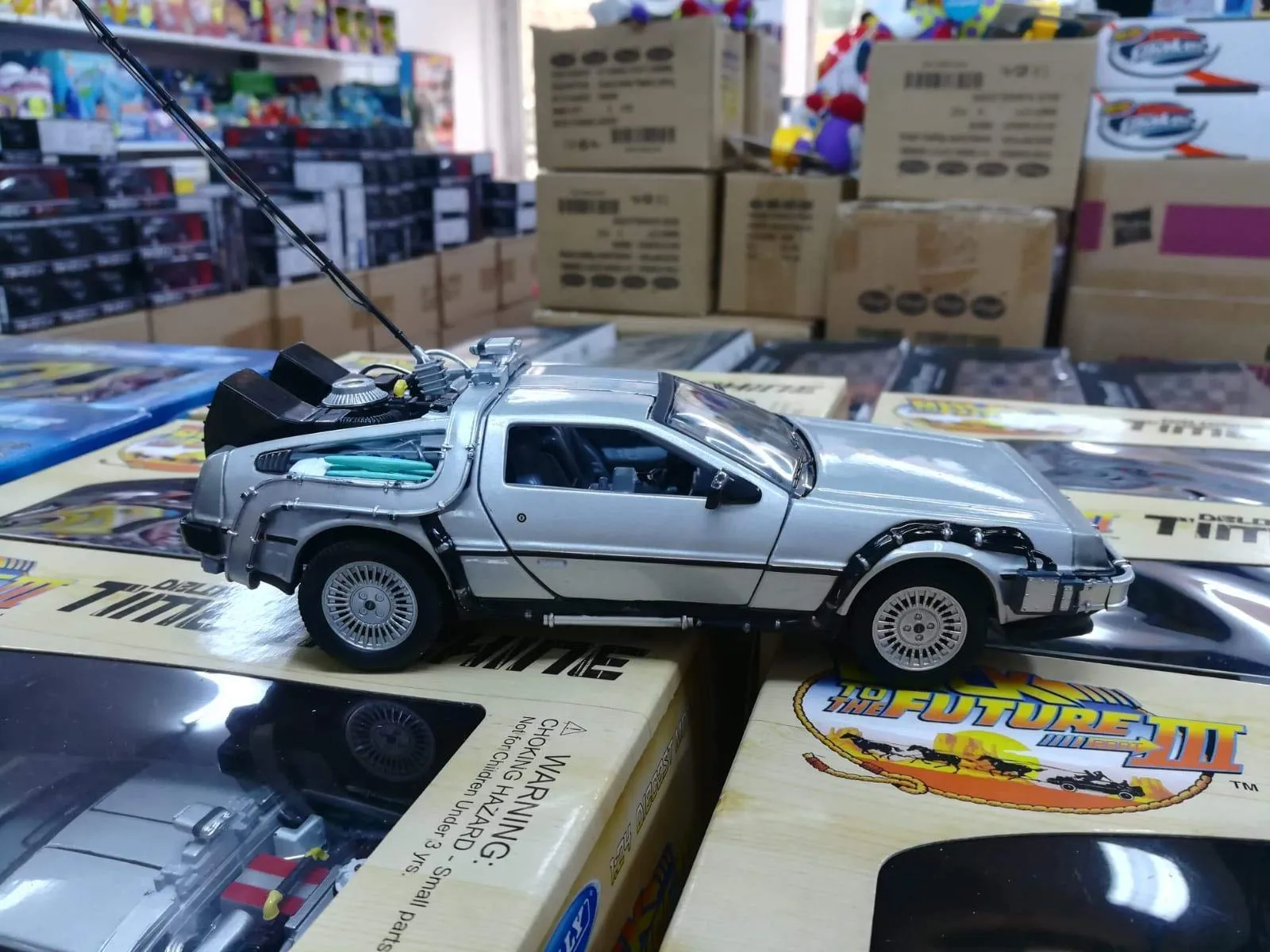 Welly 22443W DeLorean Ritorno al Futuro I, Scala 1:24 - immagine 7
