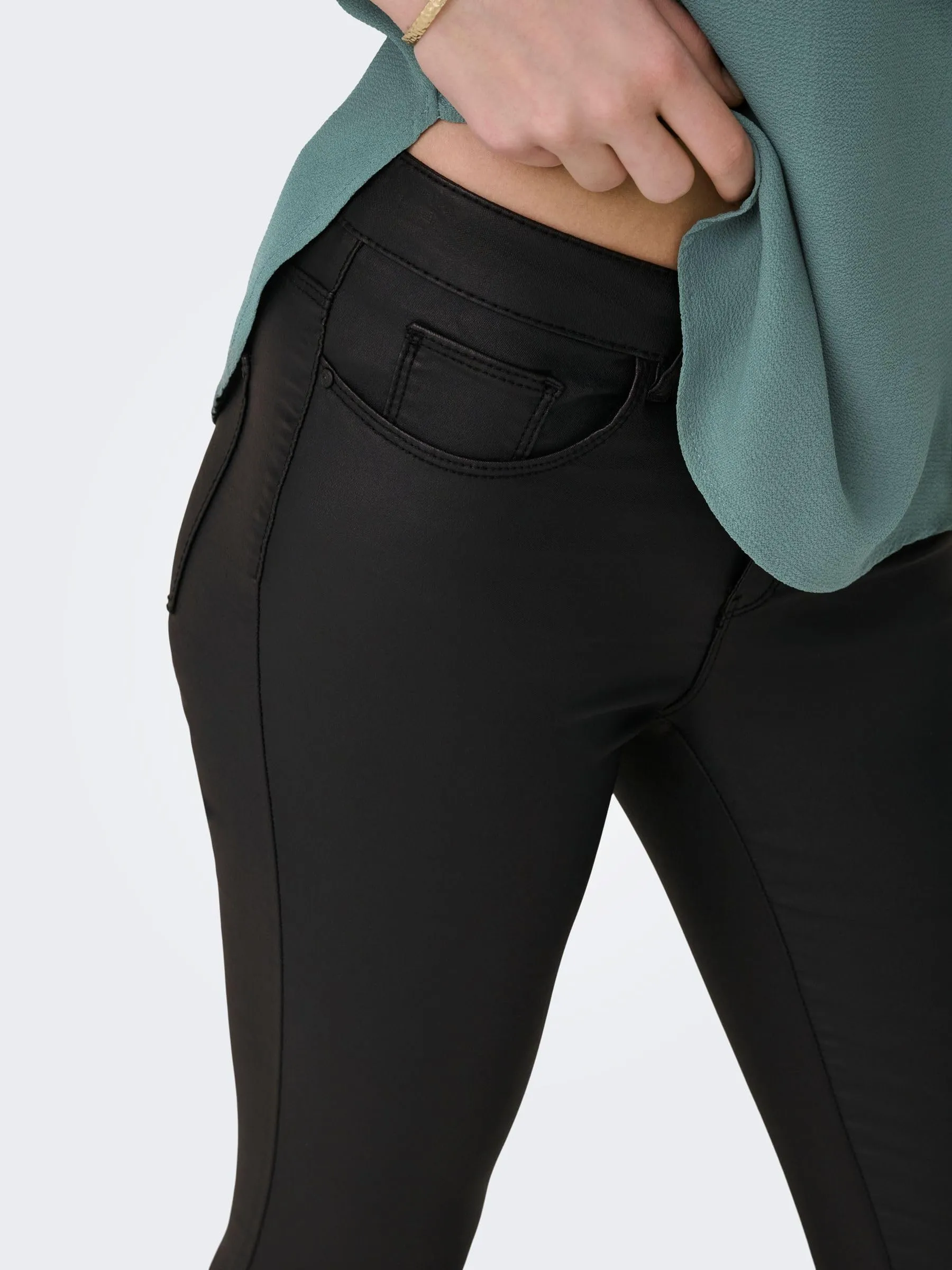 ONLY Anne K Mid Waist Coated Skinny Jeans, Black, W26/L30 - immagine 7