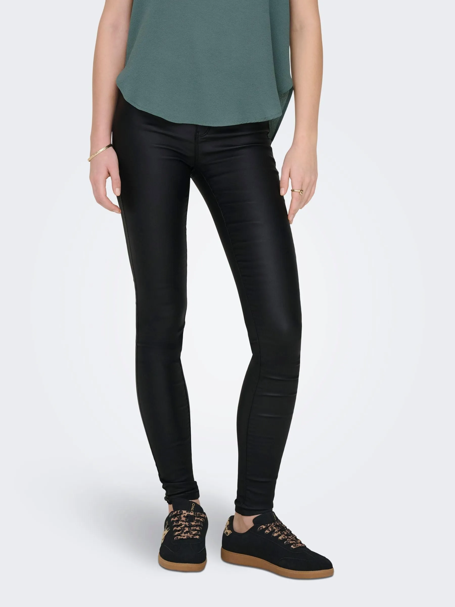 ONLY Anne K Mid Waist Coated Skinny Jeans, Black, W30/L34 - immagine 2