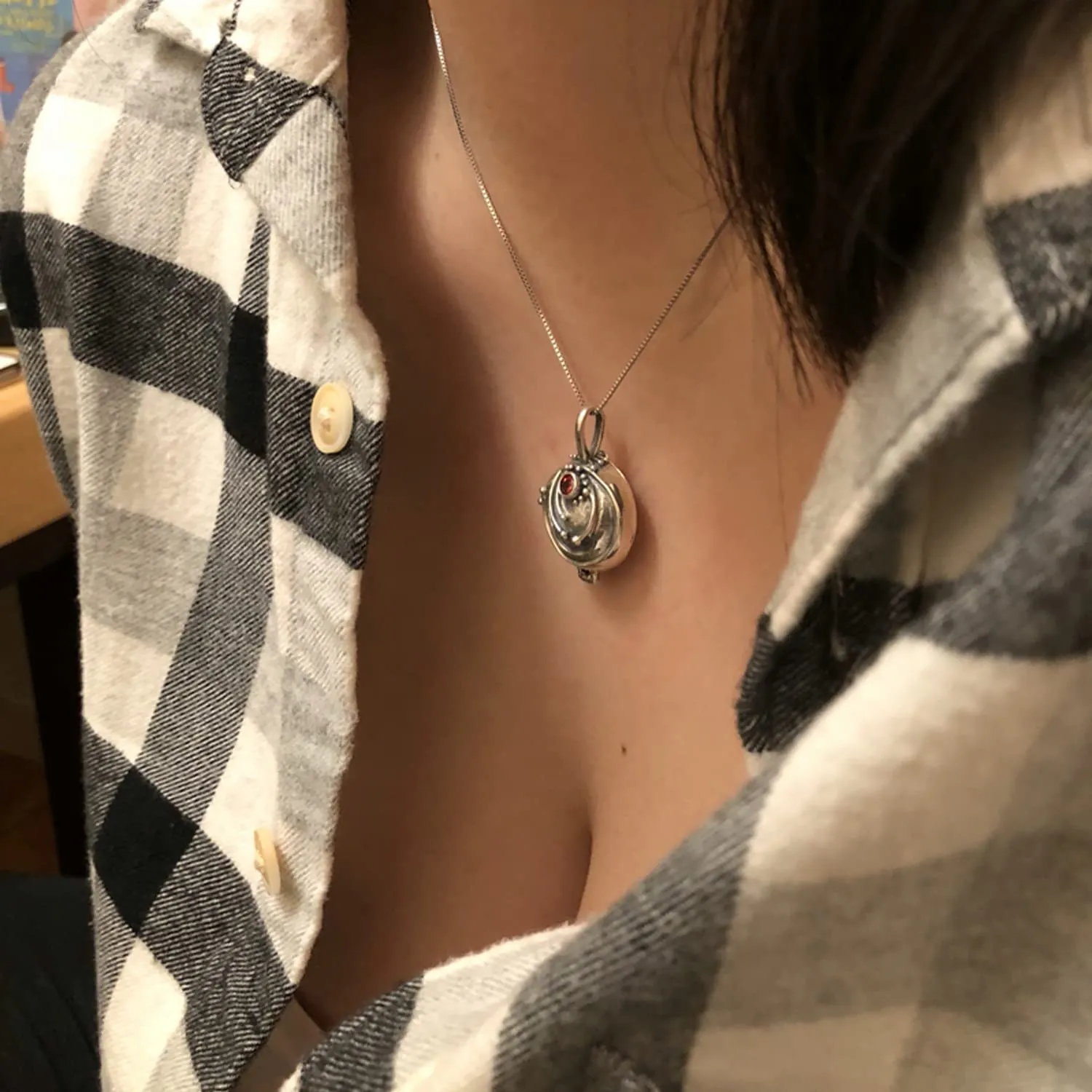 UoYu The Vampire Diaries Elena Gilbert Verbena Medallion Necklace and Sticker Set, 21 Pieces - immagine 4
