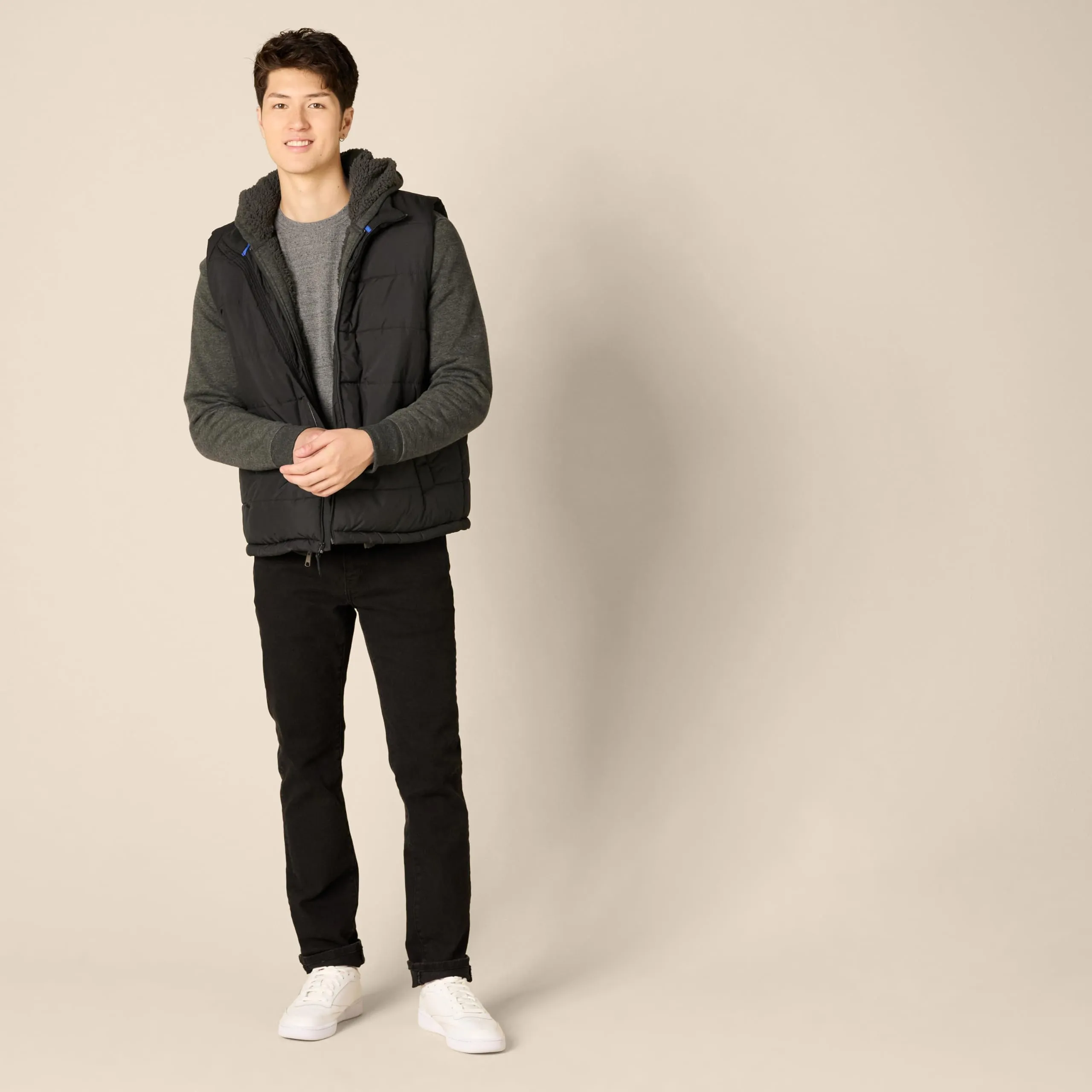 Amazon Essentials Felpa con Cappuccio e Cerniera Integrale in Pile Foderata in Sherpa Uomo, Carbone Puntinato, XS - immagine 4