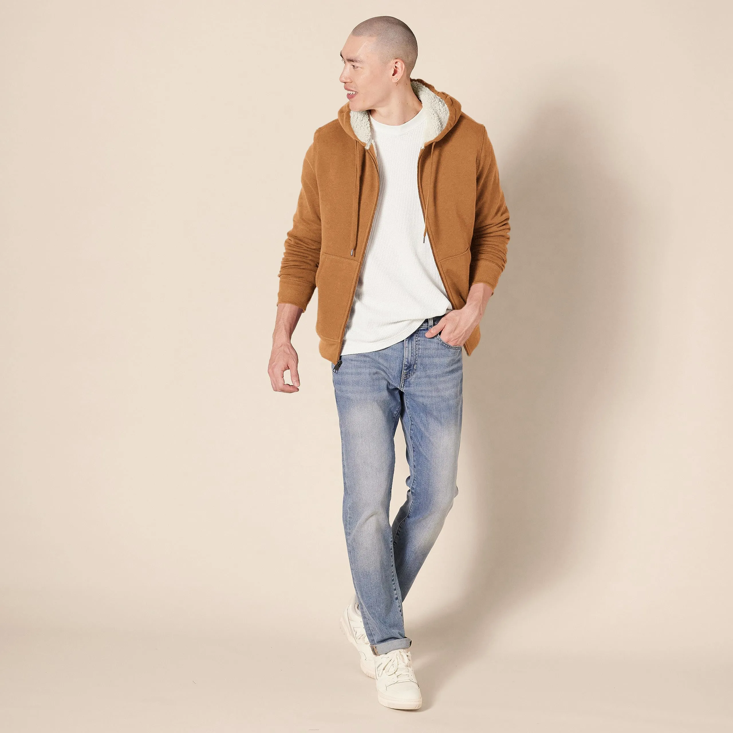 Amazon Essentials Felpa con Cappuccio e Cerniera Integrale in Pile Foderata in Sherpa Uomo, Marrone Toffee, S - immagine 4