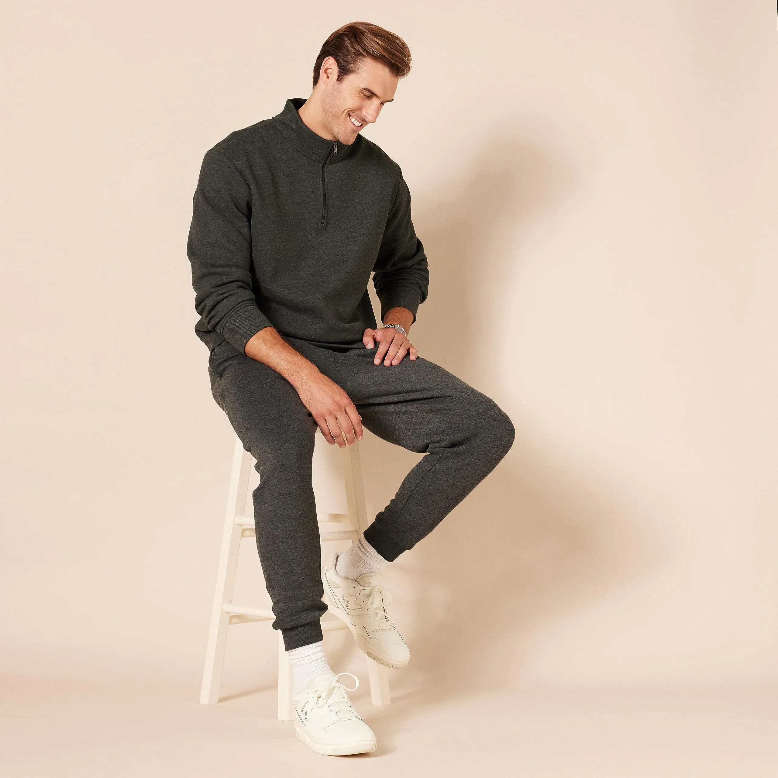 Amazon Essentials Felpa in Pile con Zip Corta Uomo, Carbone Puntinato, S - immagine 8
