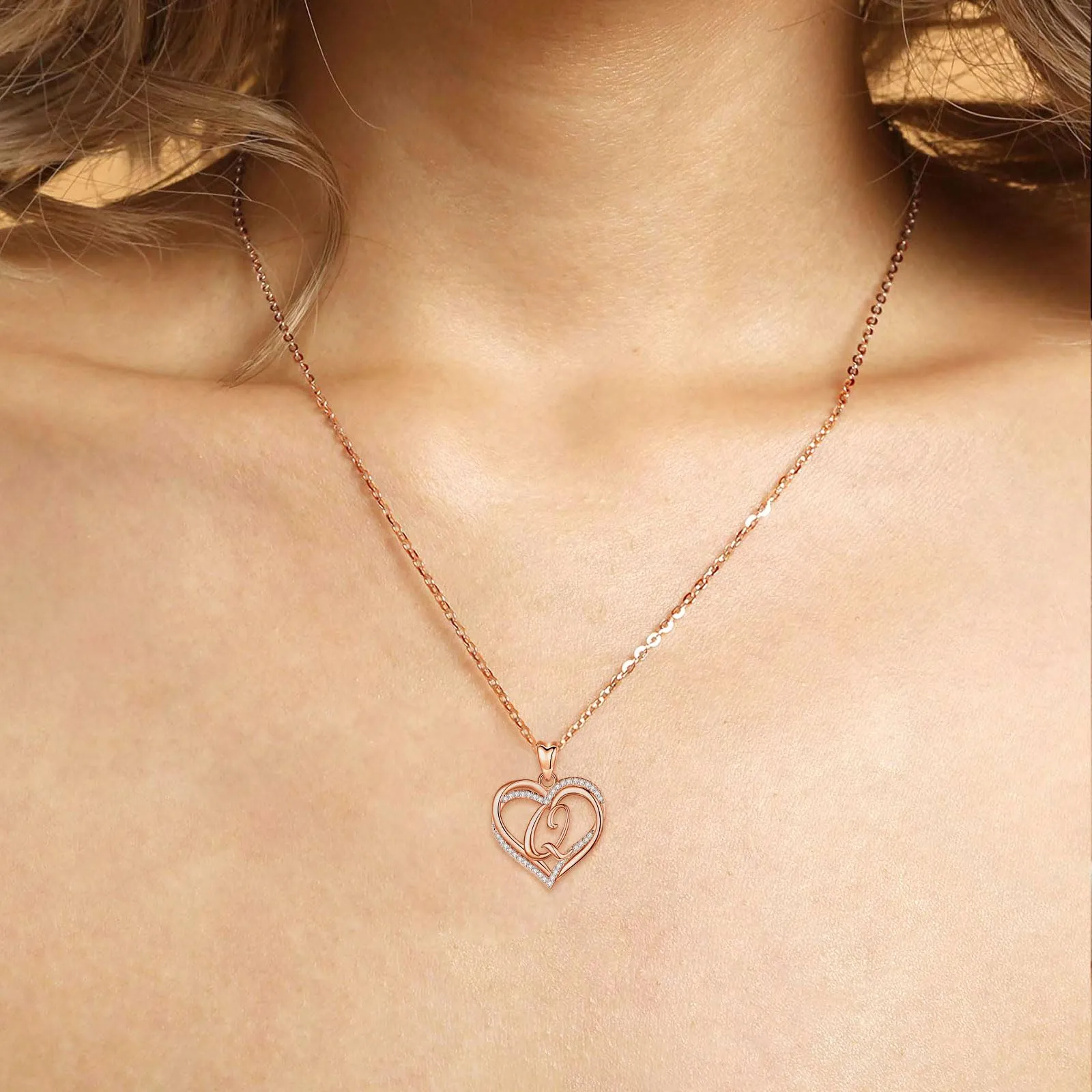 INFUSEU Collana in Oro Rosa con Ciondolo Iniziale Q, Lettera Doppio Cuore e Cubic Zirconia, Catena da 20 Pollici - immagine 2