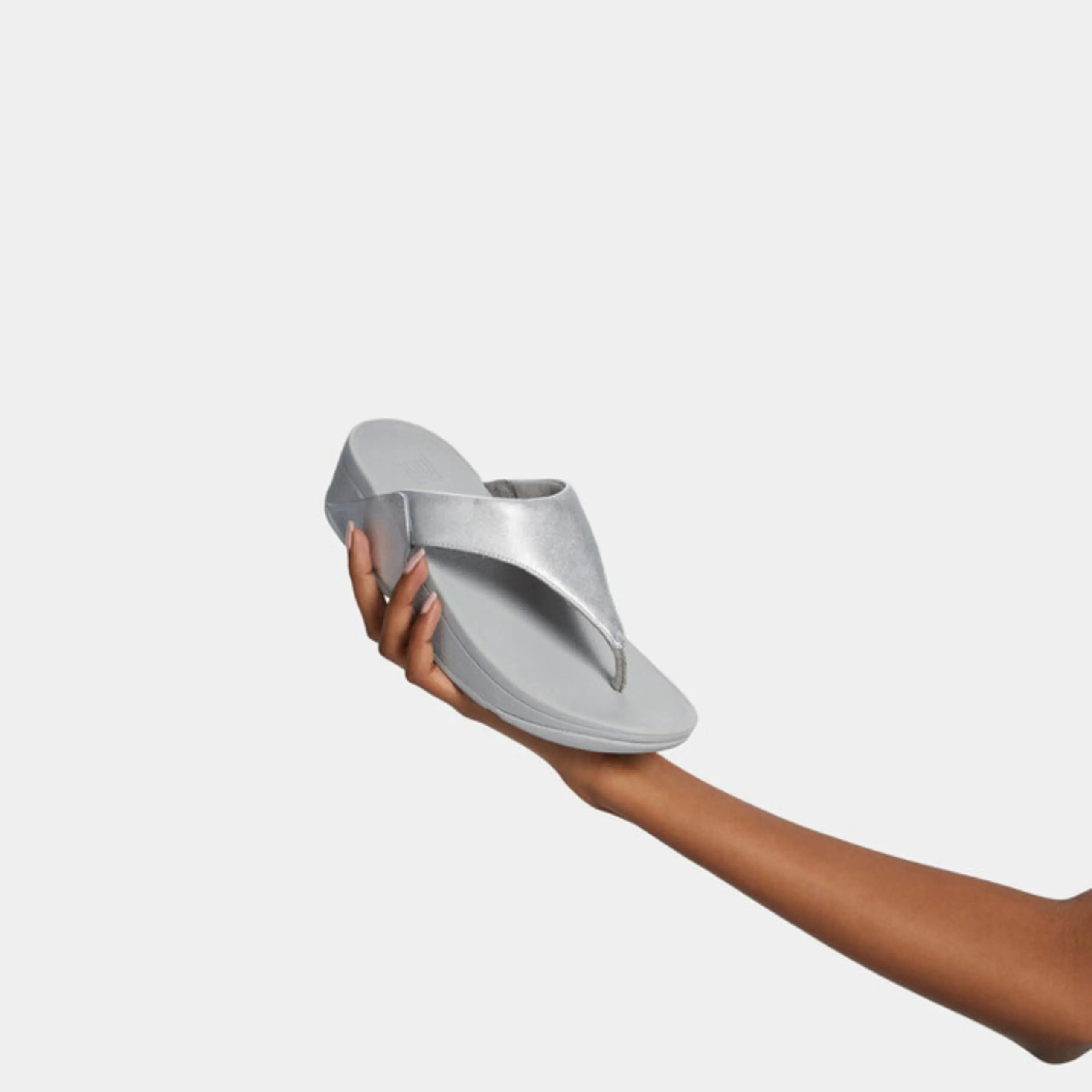 Fitflop Lulu Leather Toe Post Sandals - Silver - Women's 5 - immagine 8