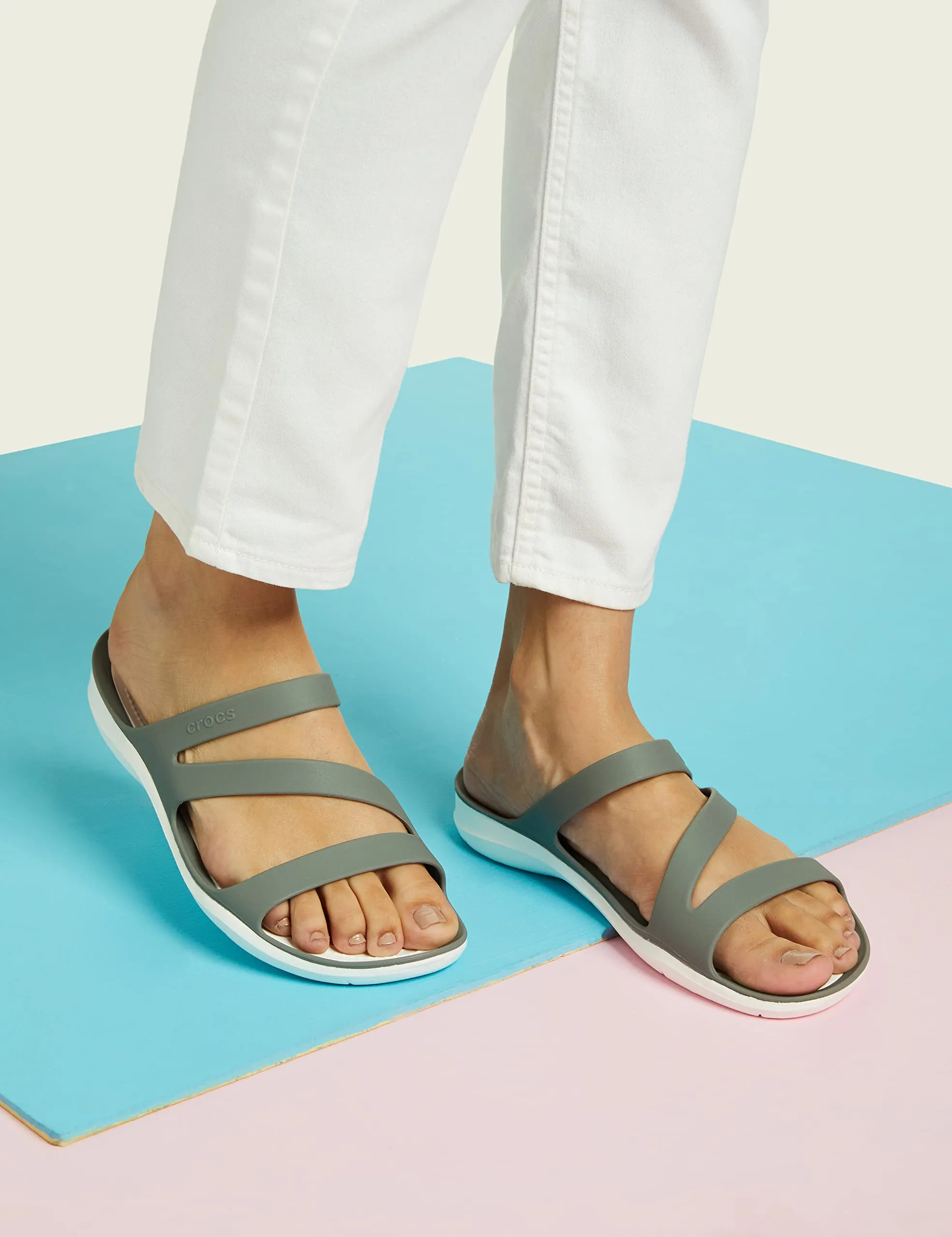 Crocs Swiftwater Sandalo Donna, Grigio Fumo/Bianco, EU 42-43 - immagine 2