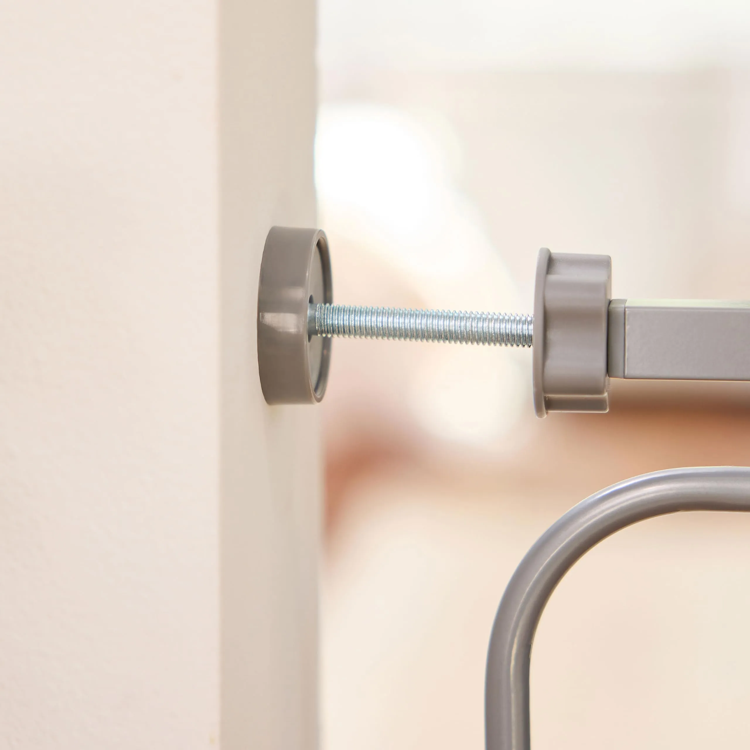 Regalo Extra Wide Baby Gate, 73.6-122cm, Pressure Mounted, Platinum - immagine 7