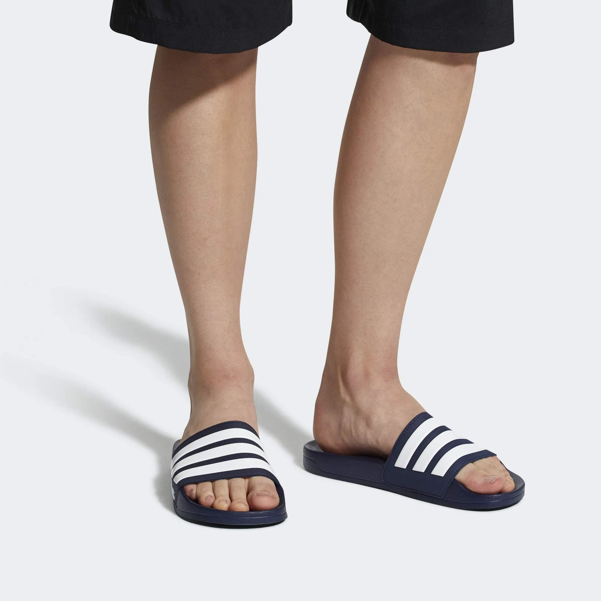 Adidas Adilette Pantofola Collegiate Navy/Ftwr White 44 - immagine 2