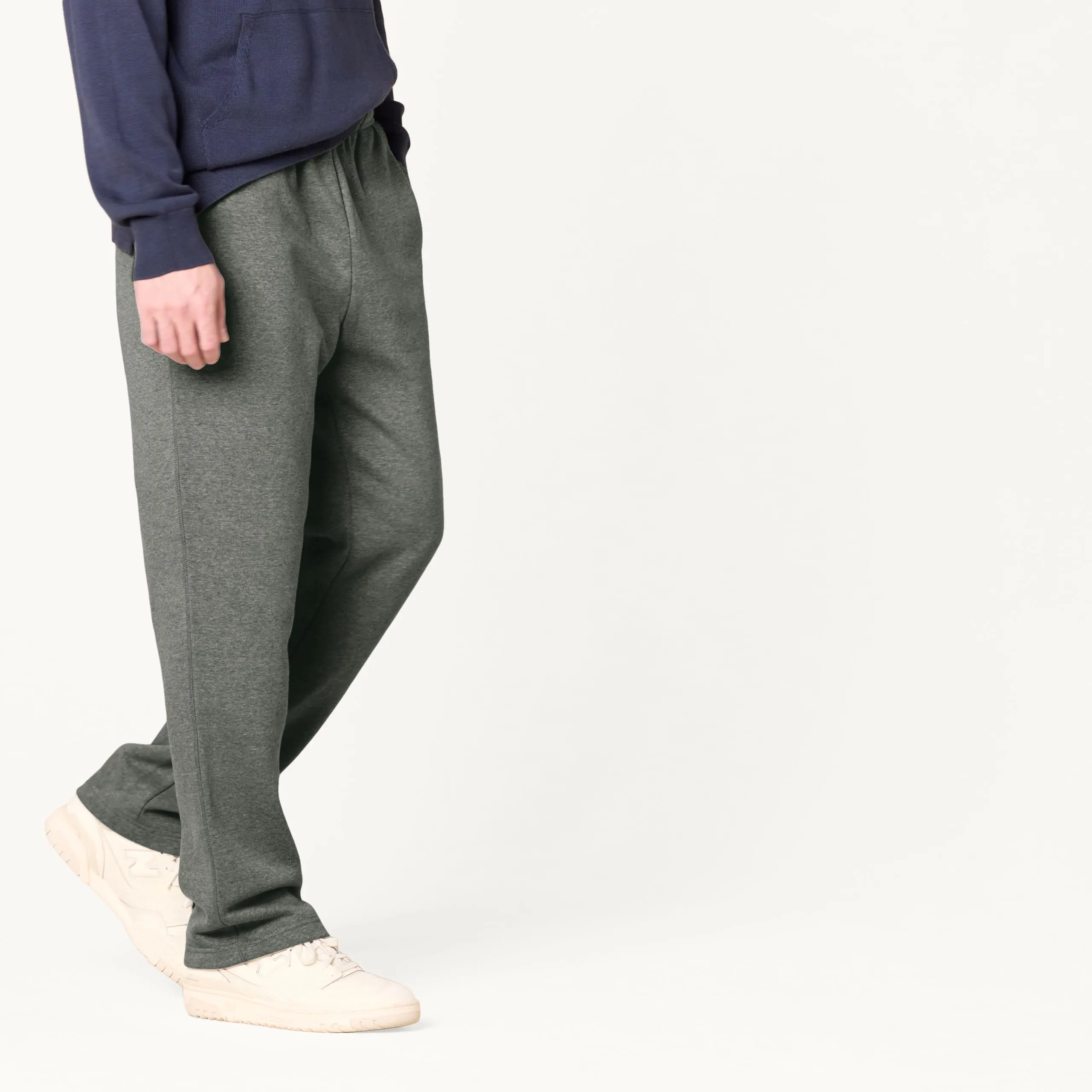 Amazon Essentials Pantaloni Sportivi in Pile con Fondo Aperto Uomo, Grigio Medio Puntinato, L - immagine 2