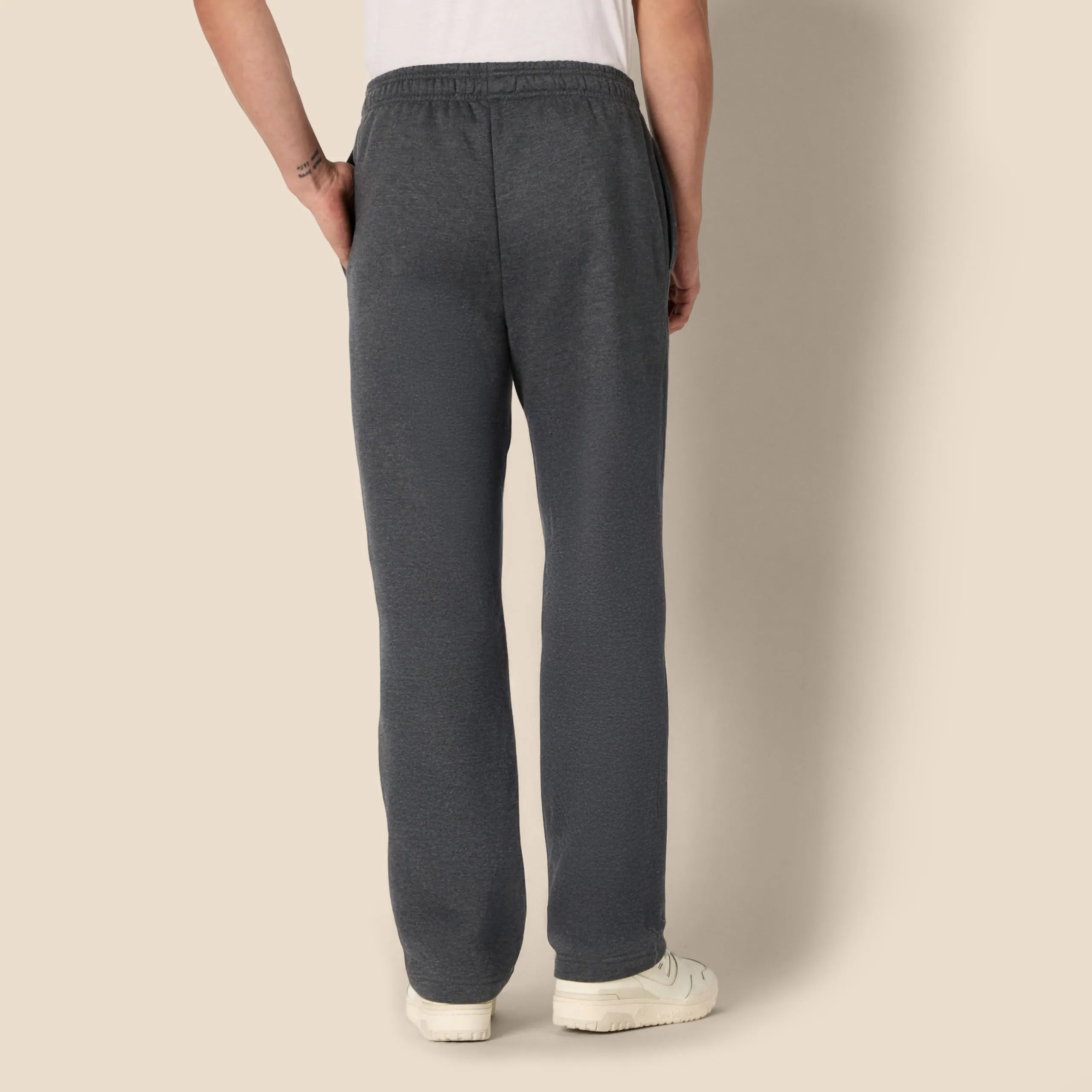Amazon Essentials Pantaloni Sportivi in Pile con Fondo Aperto Uomo, Carbone Puntinato, M - immagine 4
