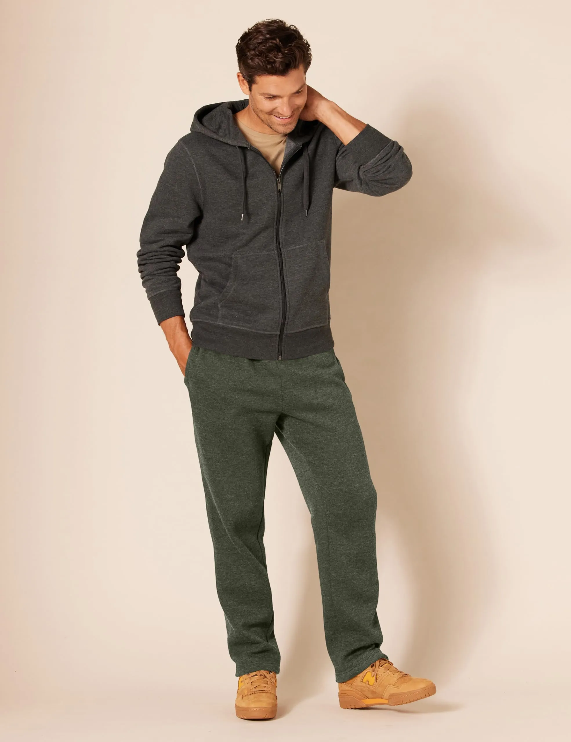 Amazon Essentials Pantaloni Sportivi in Pile con Fondo Aperto Uomo, Verde Oliva Puntinato, M - immagine 4
