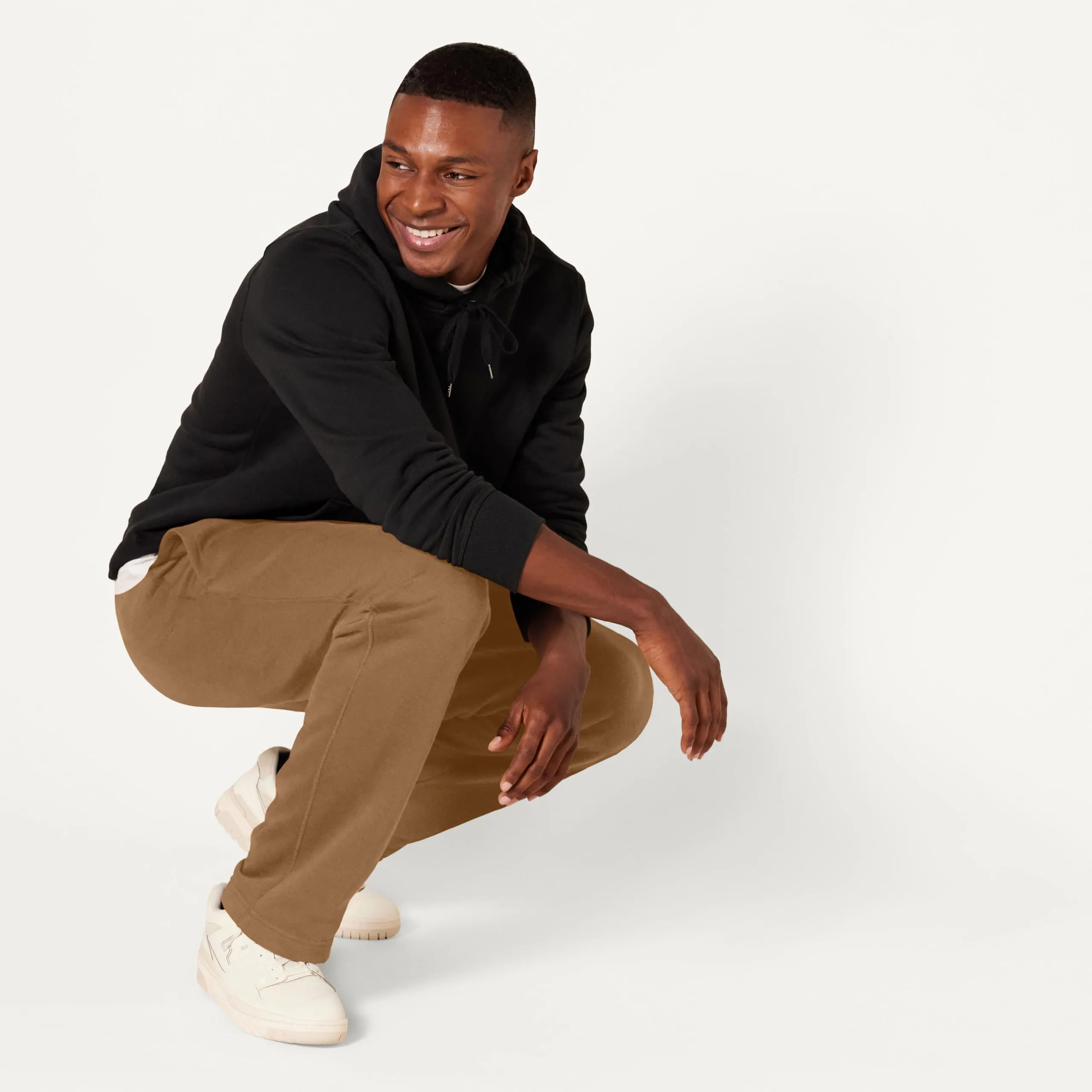Amazon Essentials Pantaloni Sportivi in Pile con Fondo Aperto Uomo, Tan Scuro, S - immagine 5