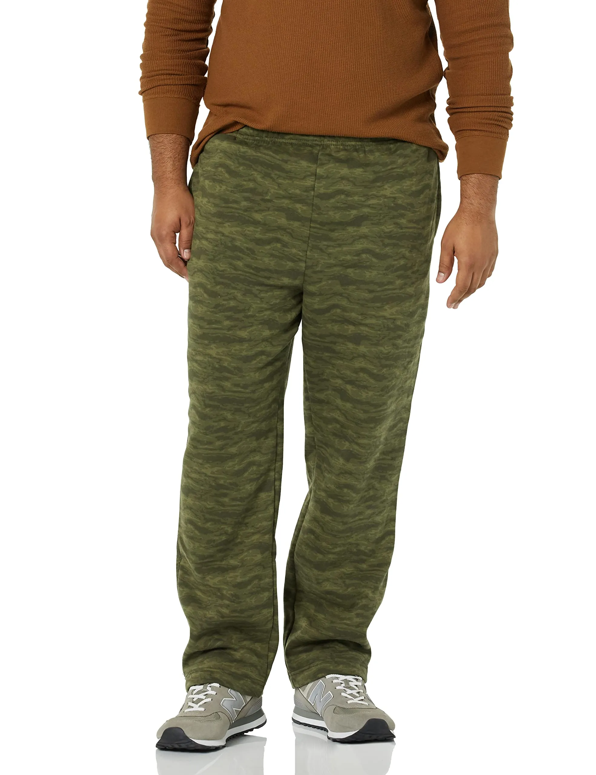 Amazon Essentials Pantaloni Sportivi in Pile con Fondo Aperto Uomo, Verde Militare Motivo Mimetico Astratto, XXL - immagine 4